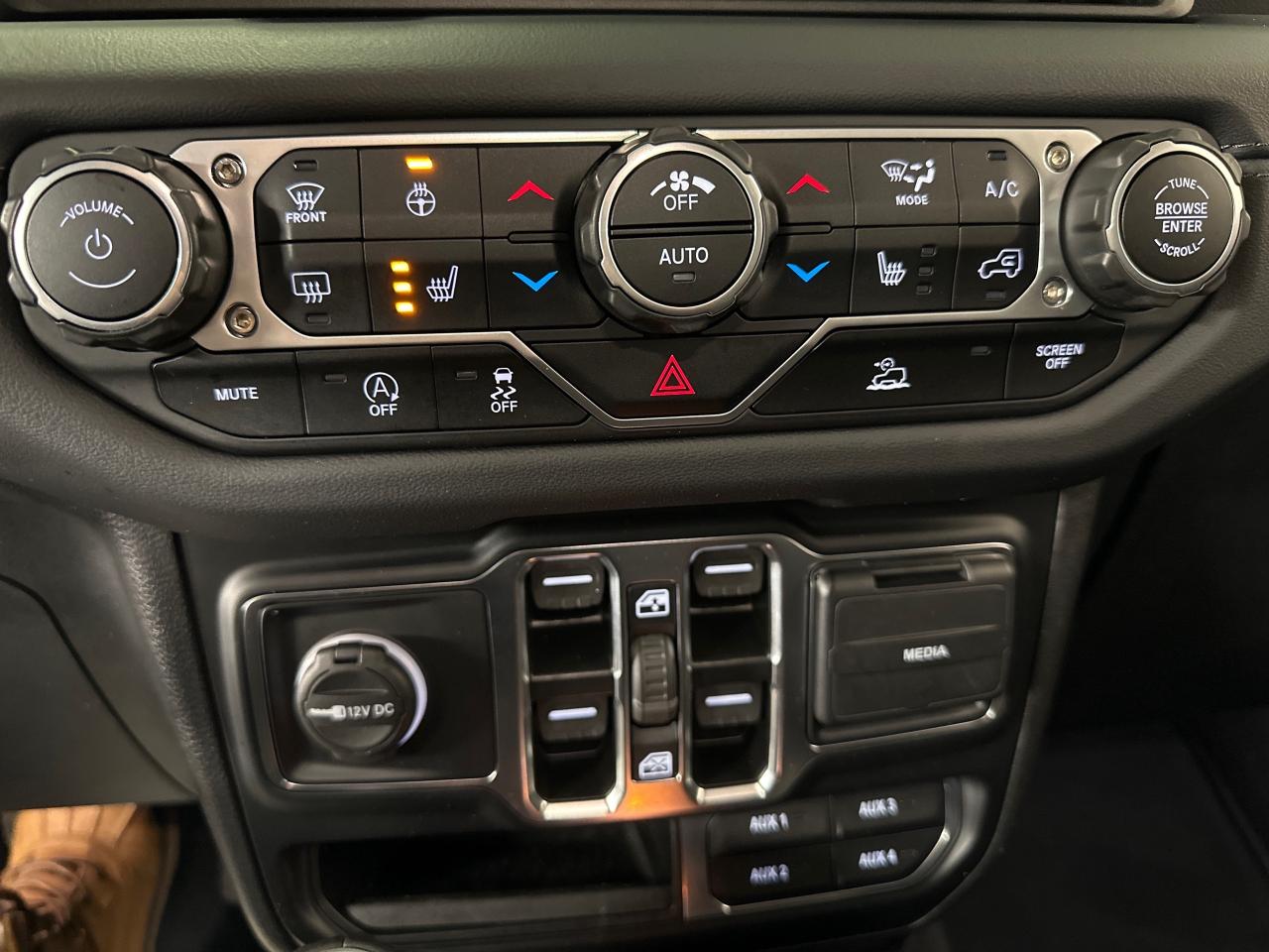 2024 Jeep Wrangler SAHARA 4DR 4X4 Photo