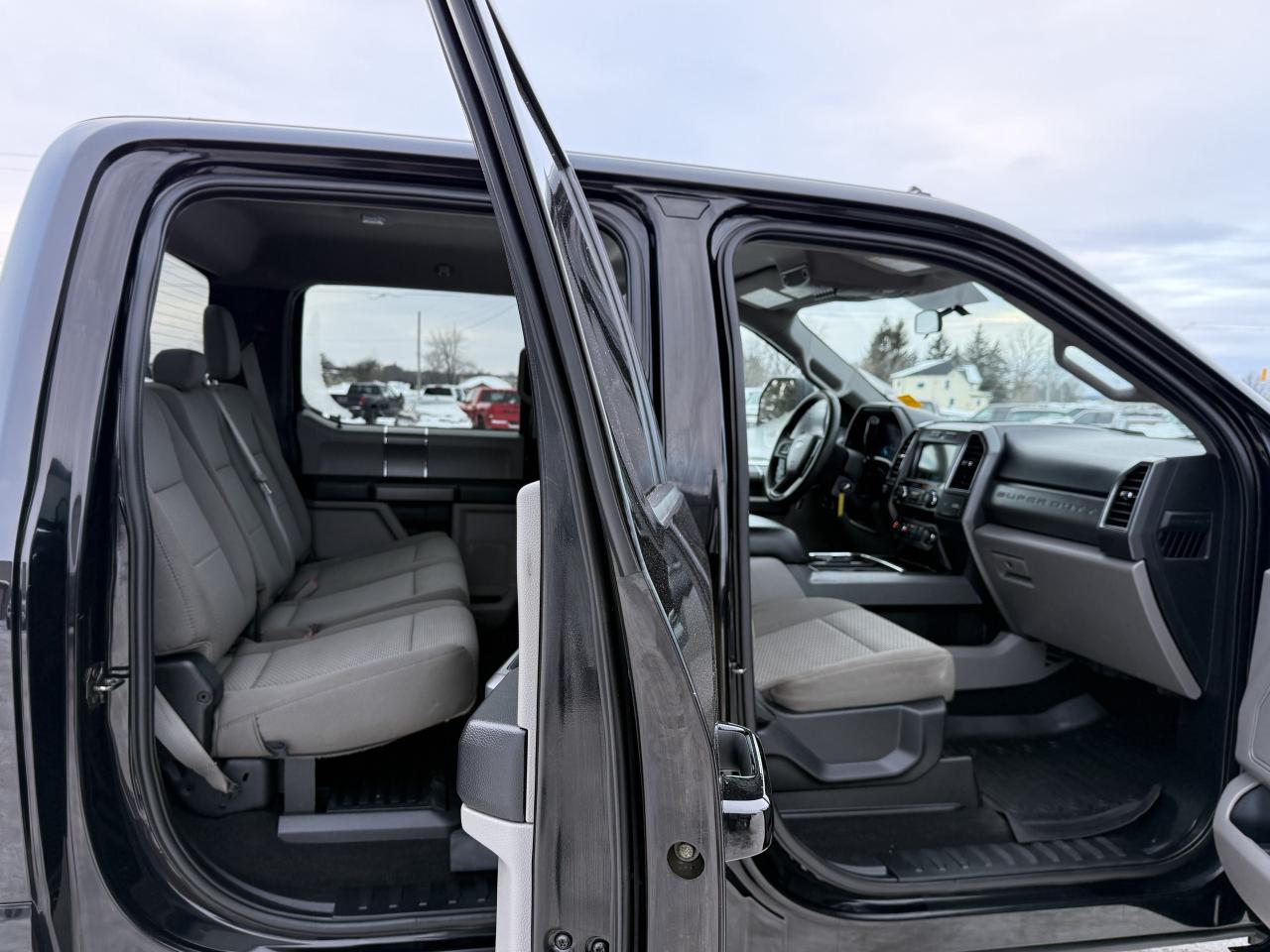 2019 Ford F-250 XLT 4WD Crew Cab 6.75' Box Photo