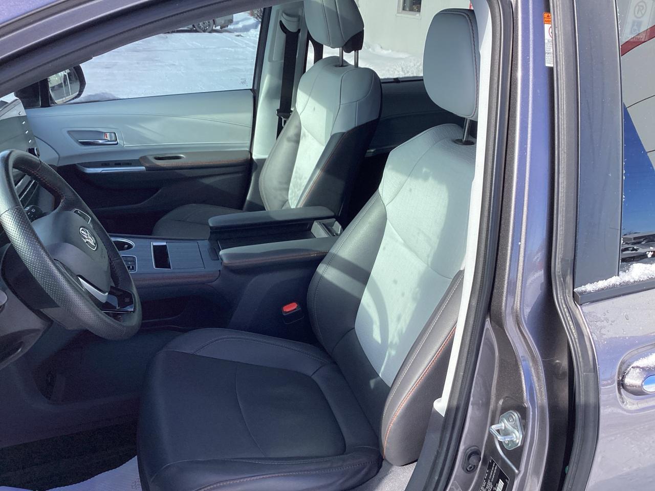 2021 Toyota Sienna XSE 7-Passenger AWD Photo