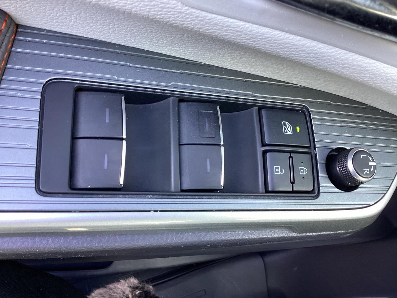 2021 Toyota Sienna XSE 7-Passenger AWD Photo