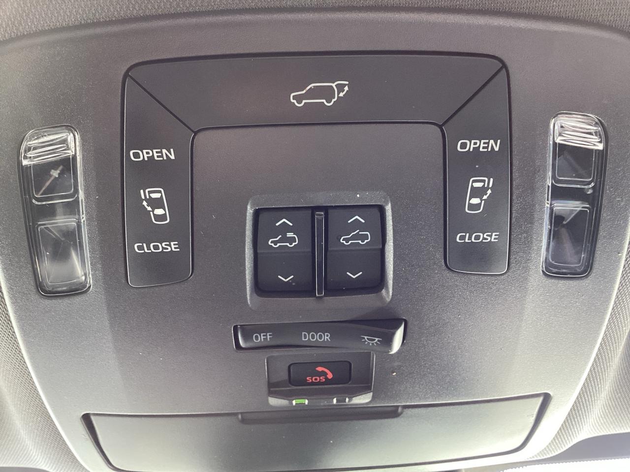 2021 Toyota Sienna XSE 7-Passenger AWD Photo