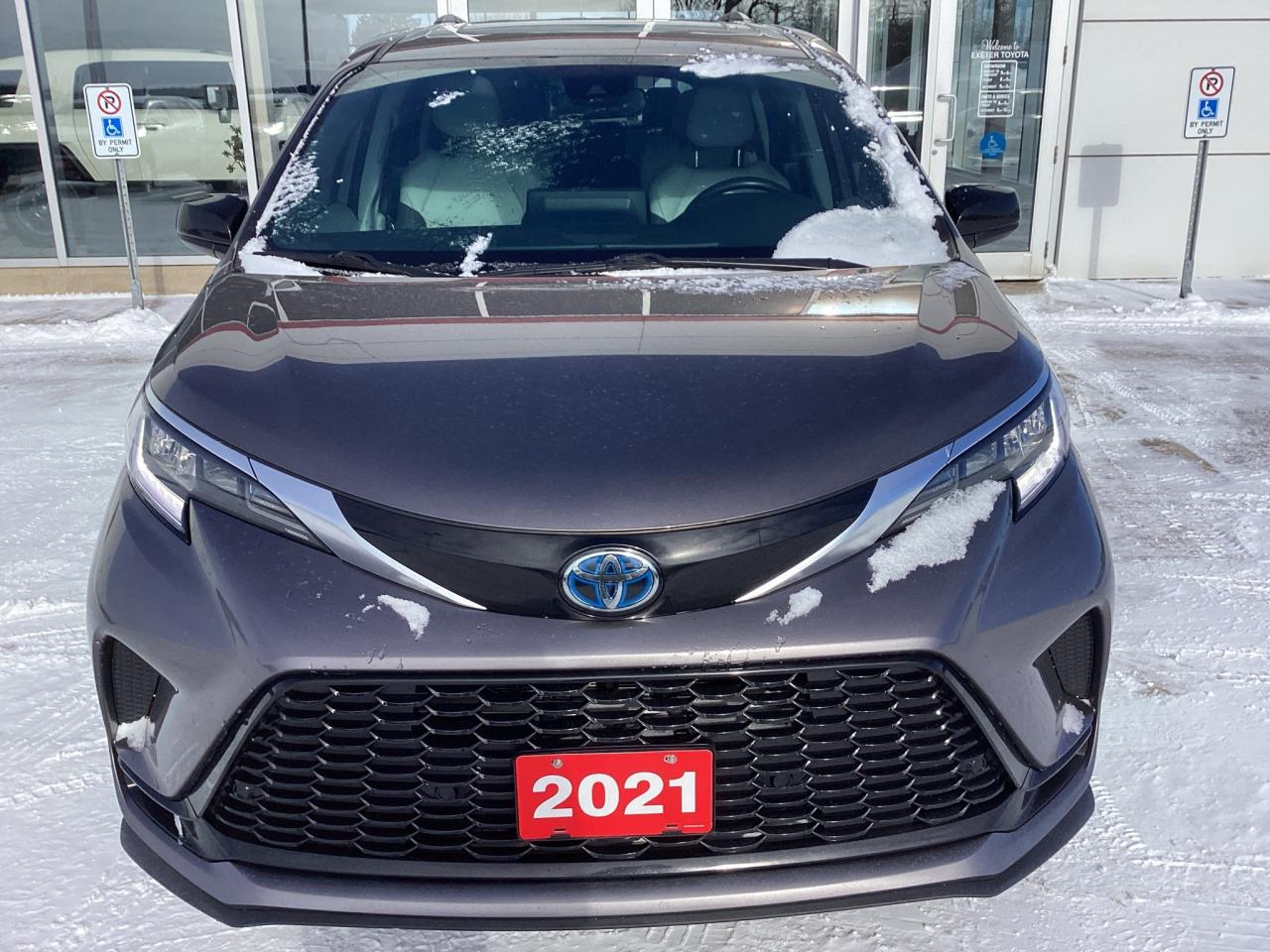 2021 Toyota Sienna XSE 7-Passenger AWD Photo