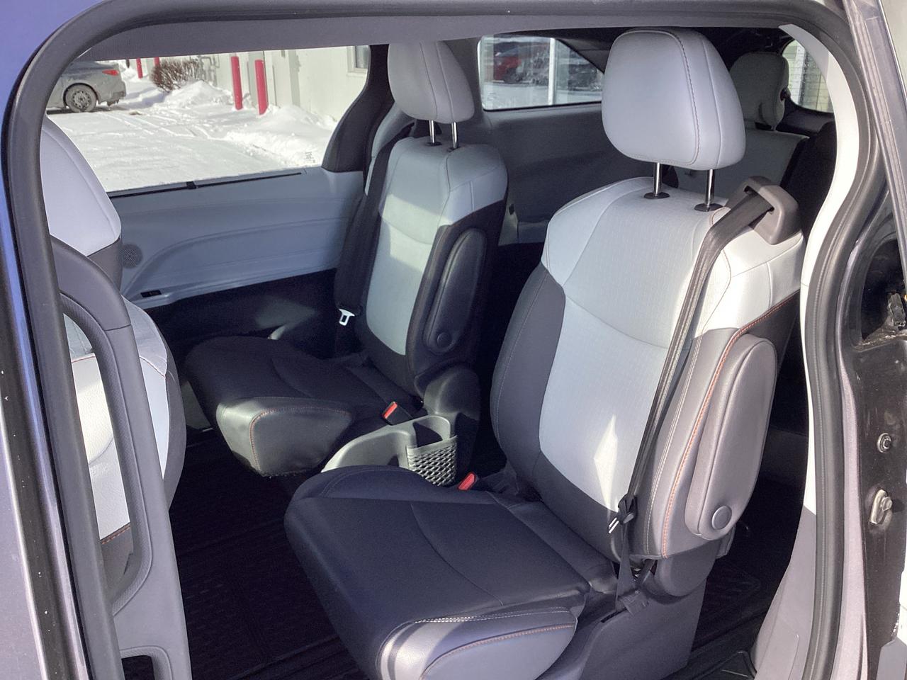 2021 Toyota Sienna XSE 7-Passenger AWD Photo