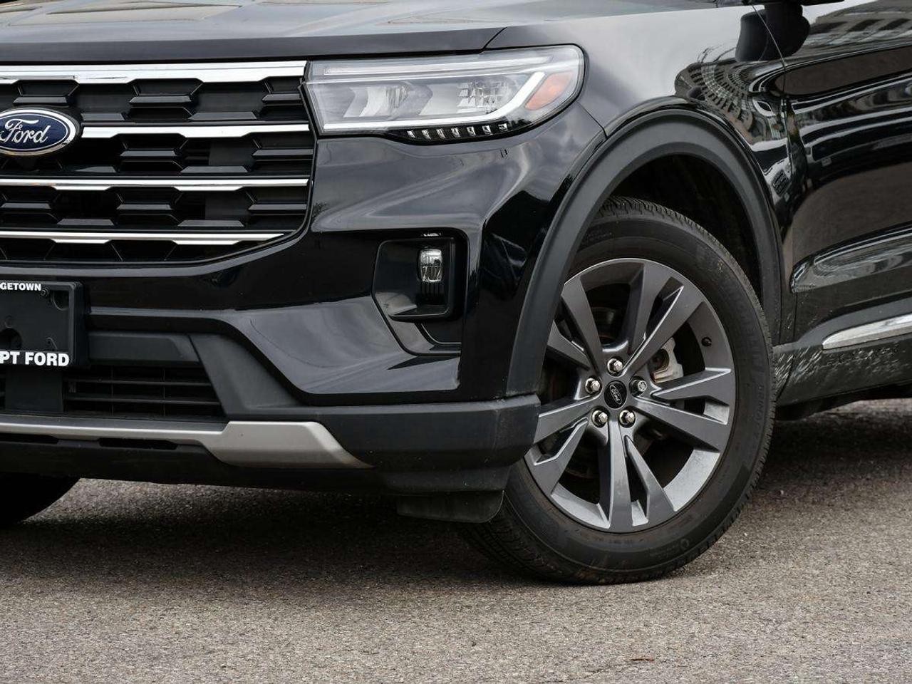 2025 Ford Explorer Active Photo1