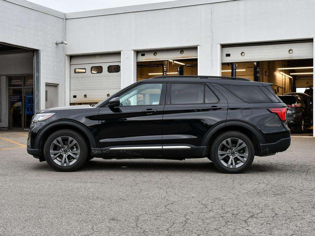 2025 Ford Explorer Active Photo