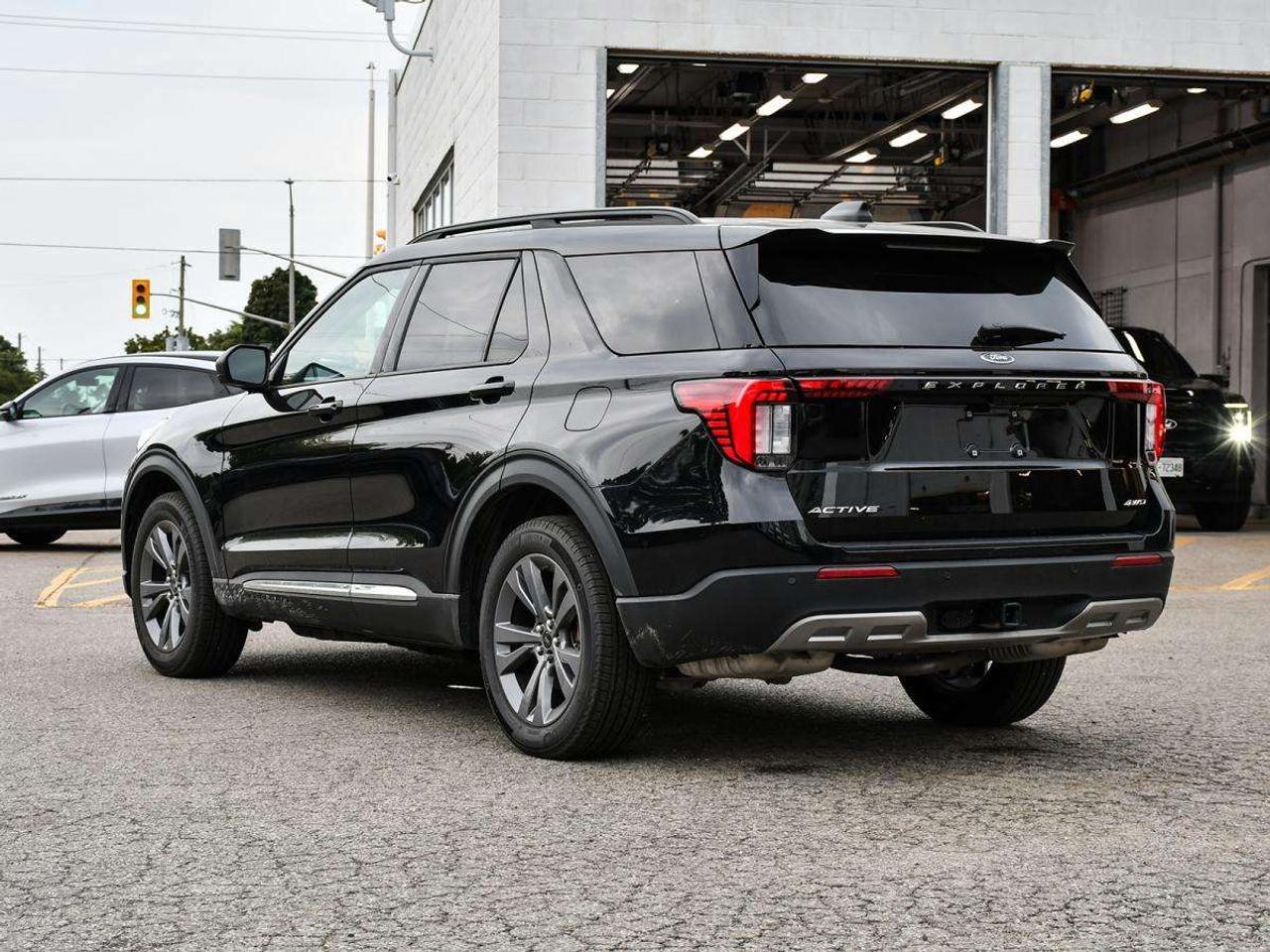 2025 Ford Explorer Active Photo