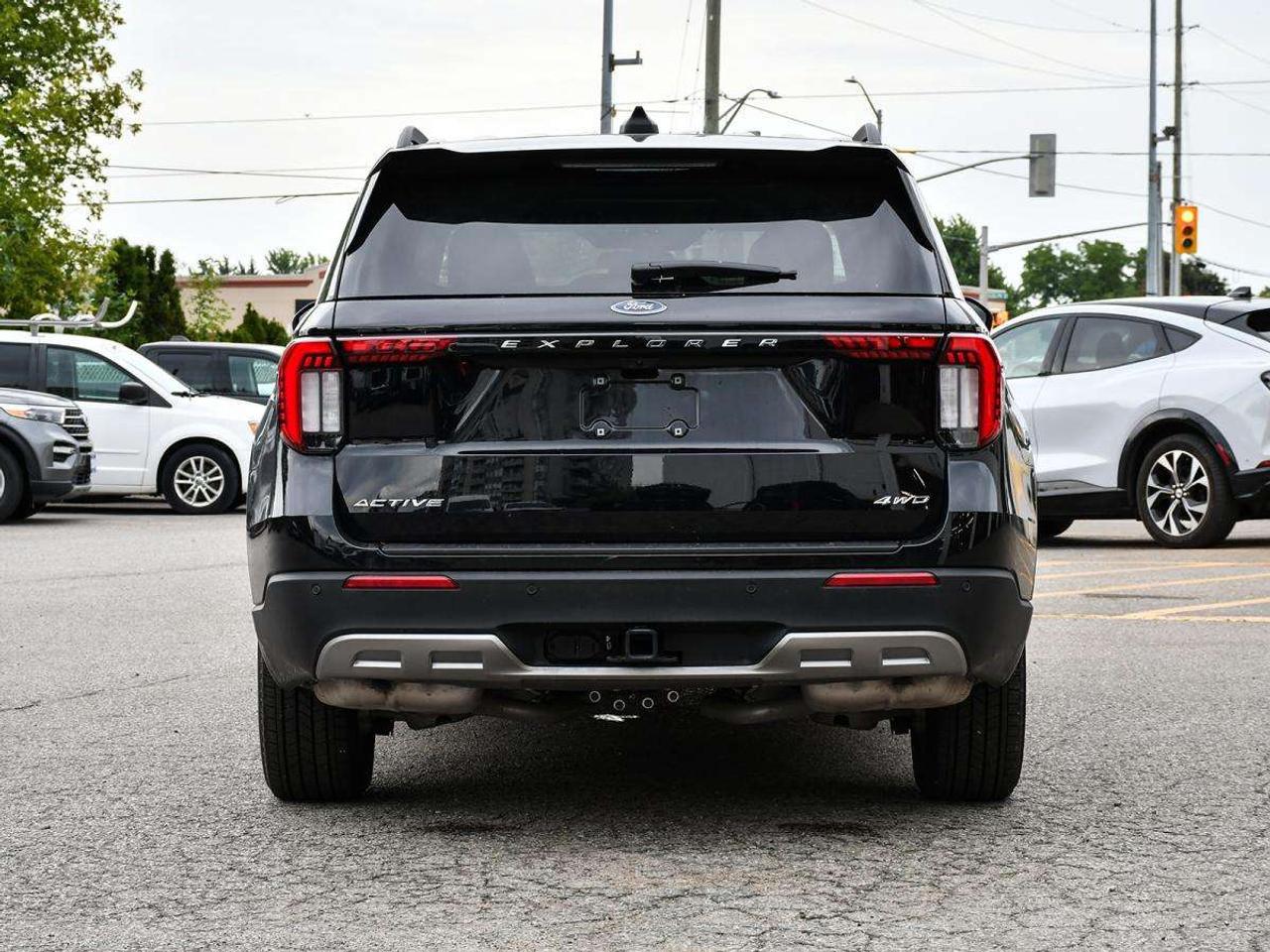 2025 Ford Explorer Active Photo