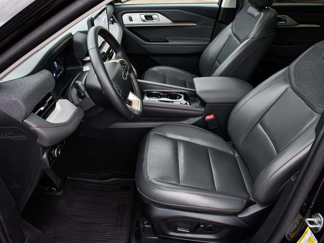 2025 Ford Explorer Active Photo