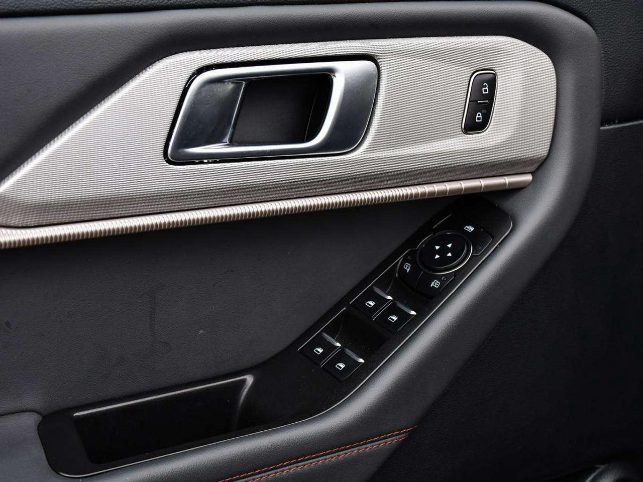 2025 Ford Explorer Active Photo