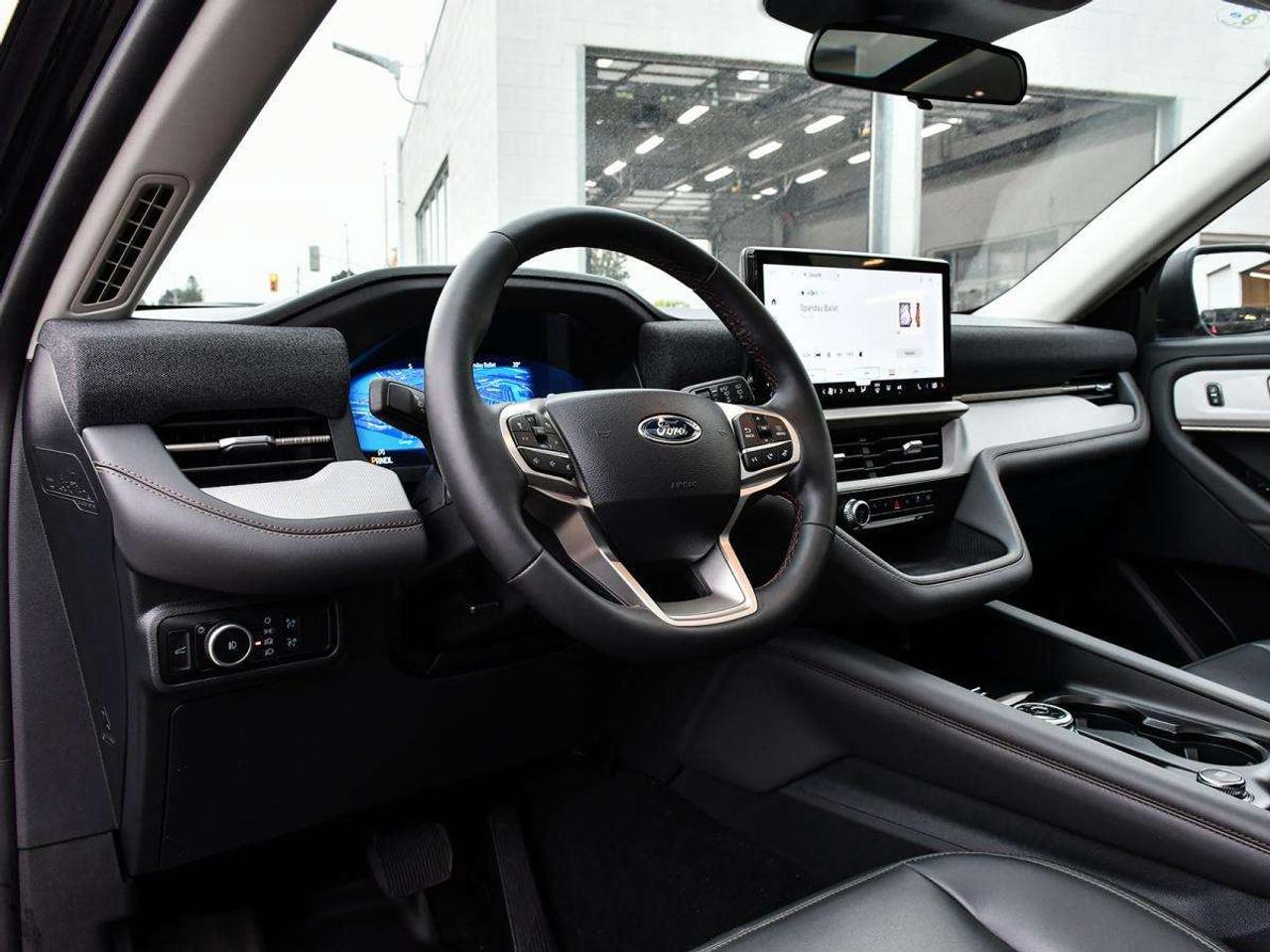 2025 Ford Explorer Active Photo