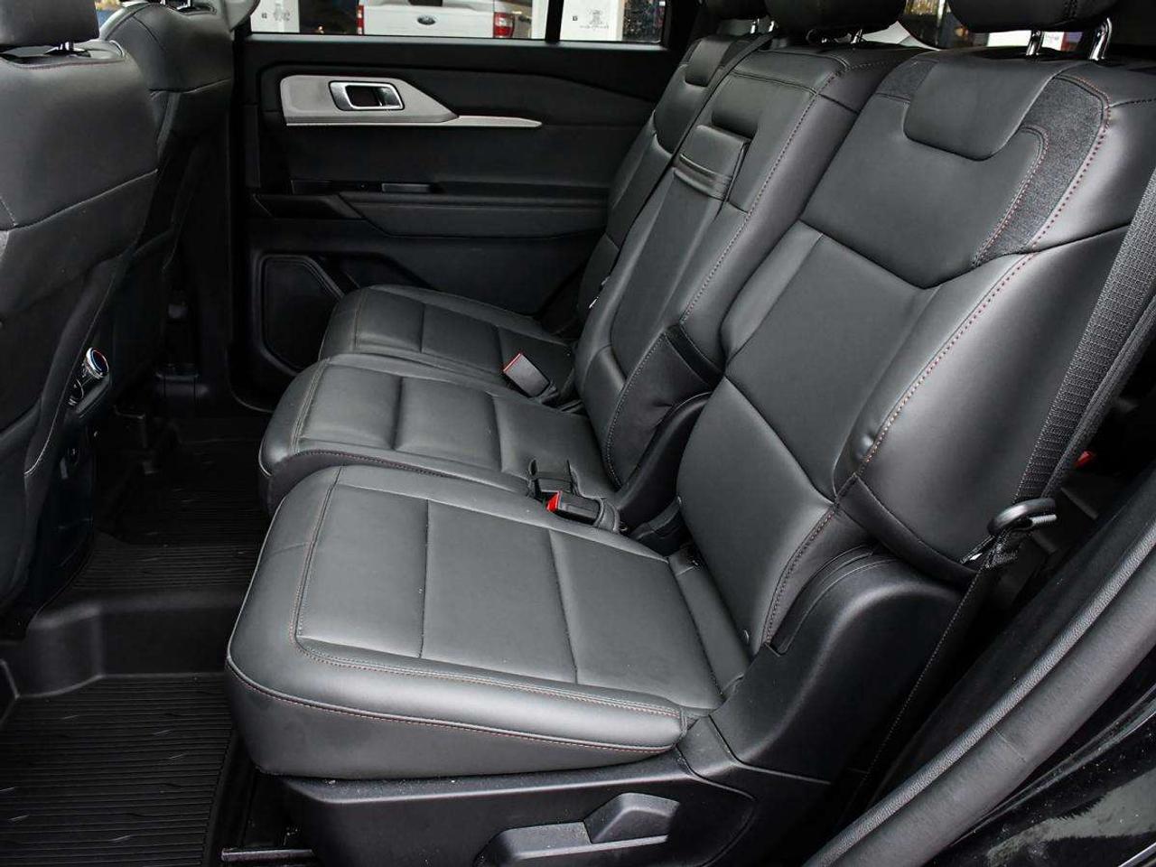 2025 Ford Explorer Active Photo