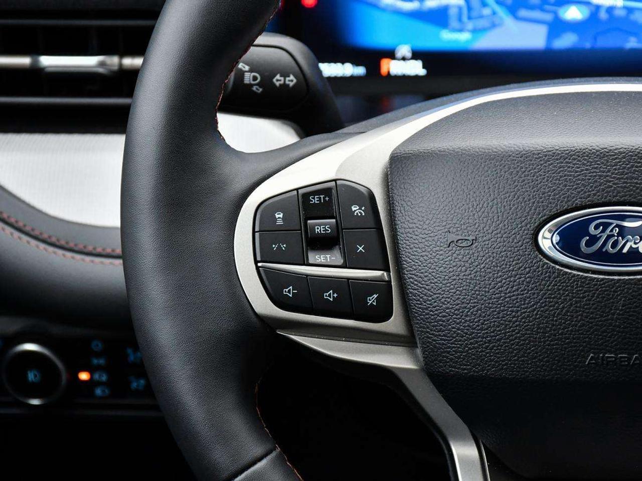 2025 Ford Explorer Active Photo