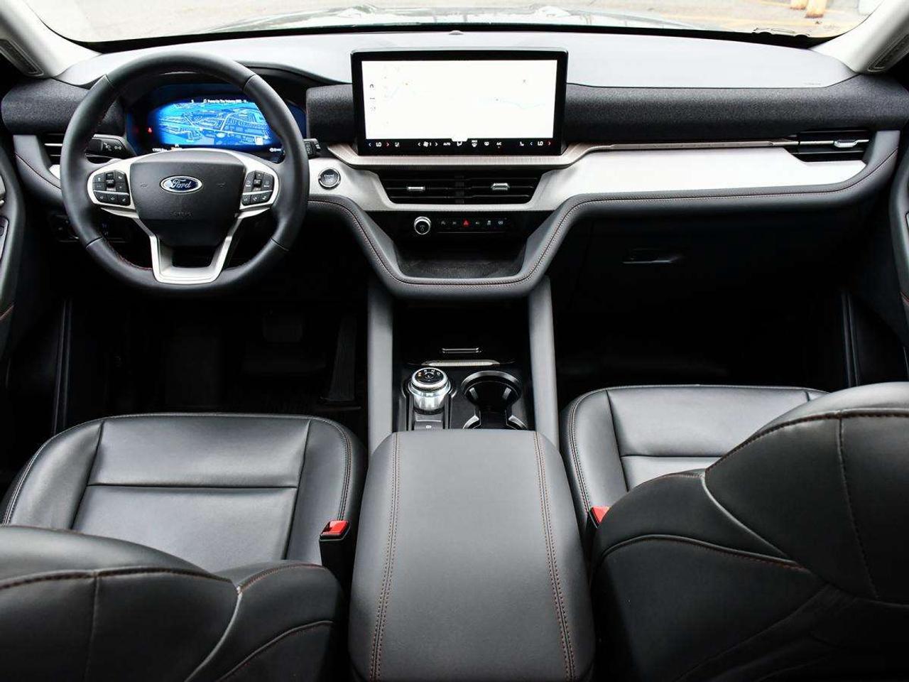 2025 Ford Explorer Active Photo