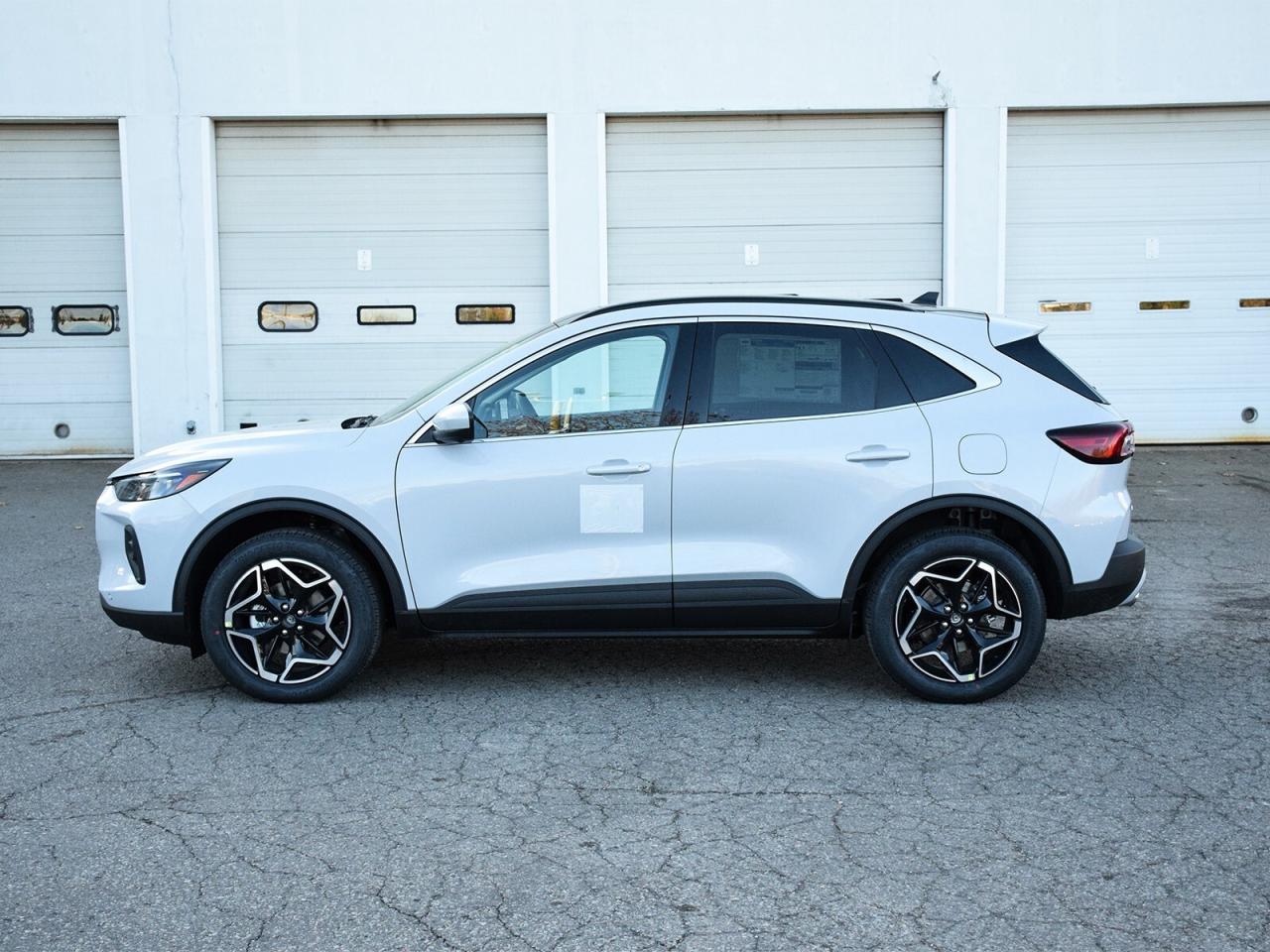 2026 Ford Escape Platinum AWD Photo4