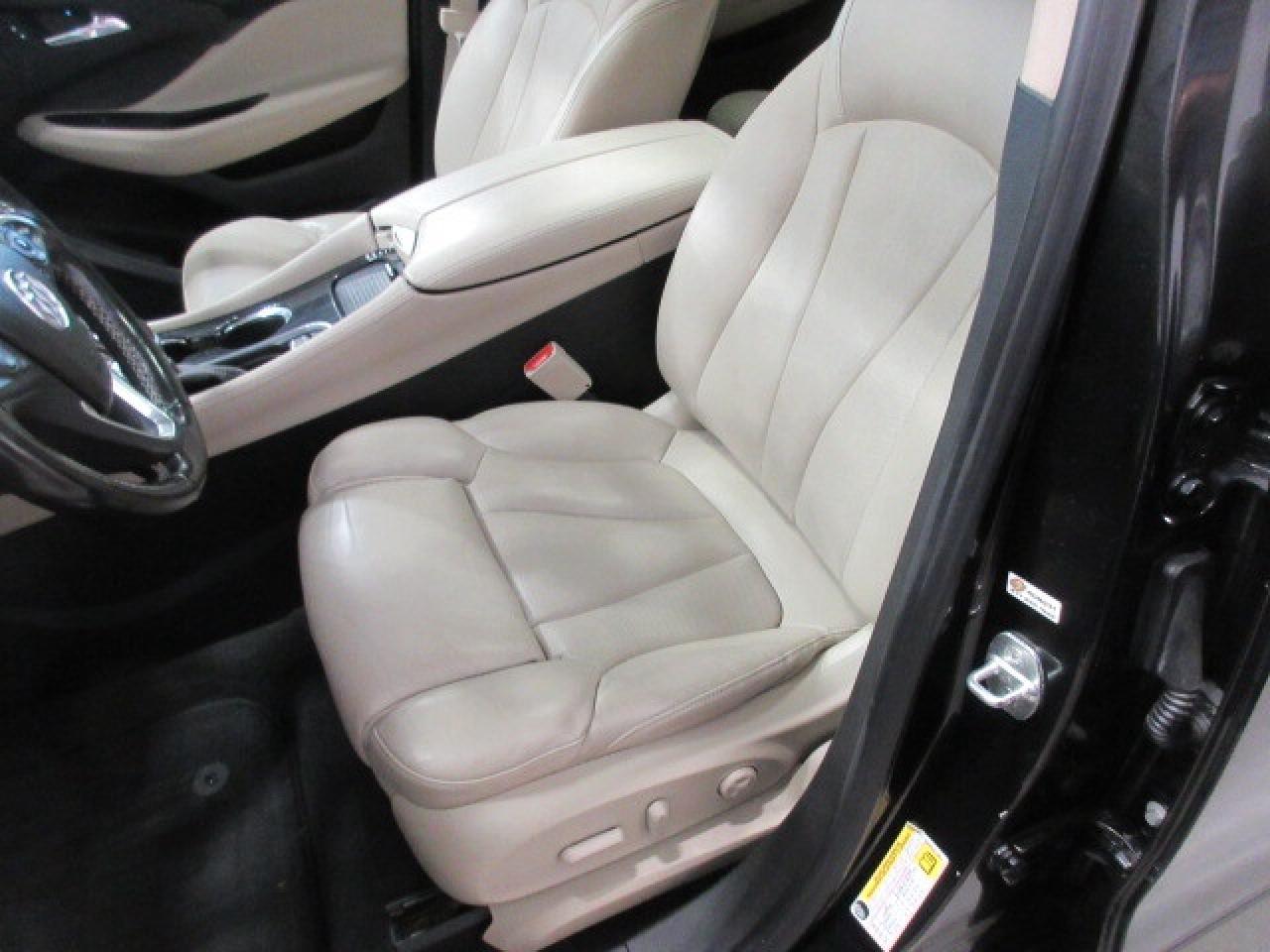 2017 Buick Envision PREMIUM II AWD, 2.0T, NAV, ROOF, LEATHER, 138K! Photo