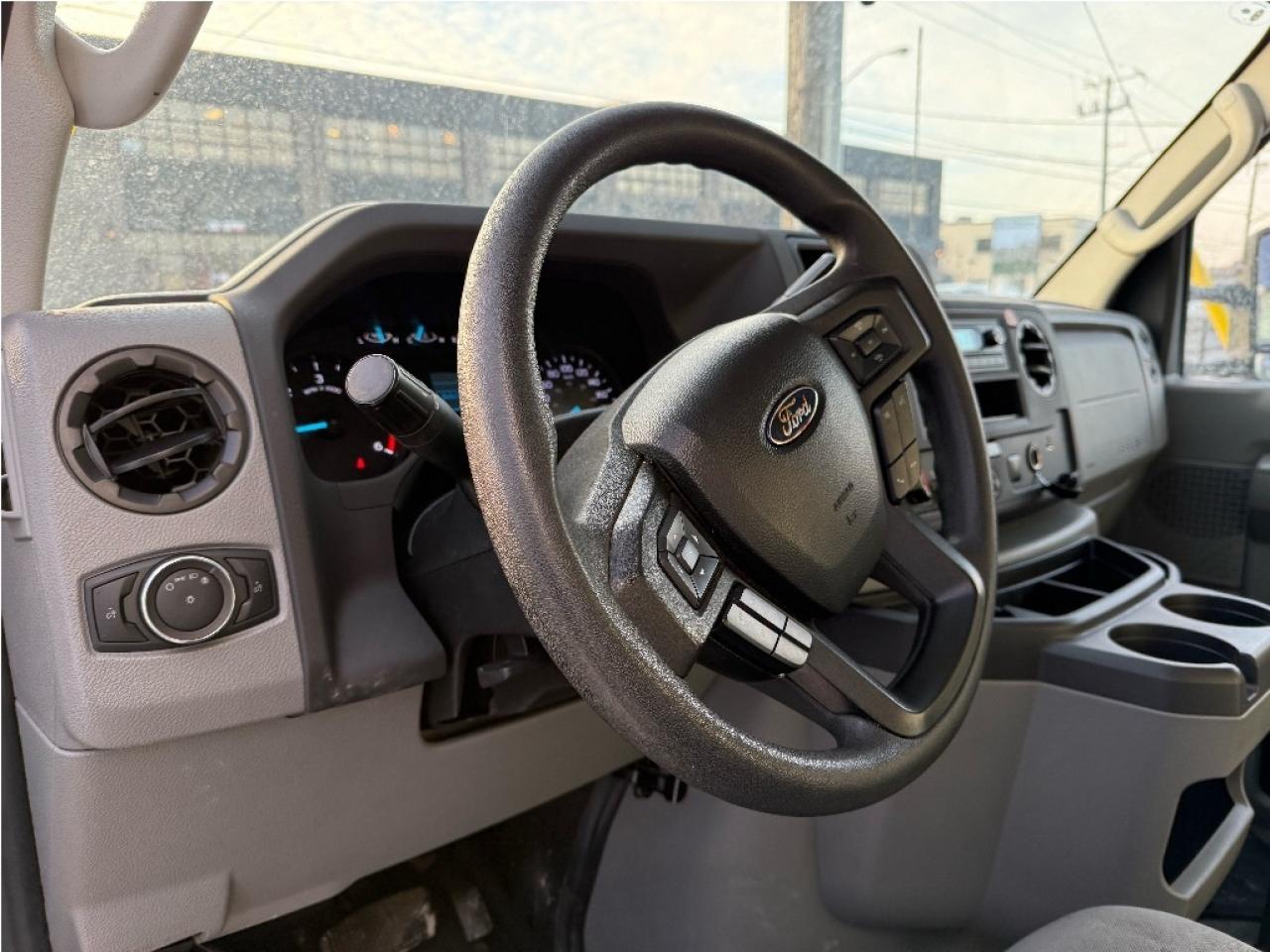 2023 Ford E-Series Cutaway E-450 16 Foot Box Roll Off Ramp Warranty Certified Photo3