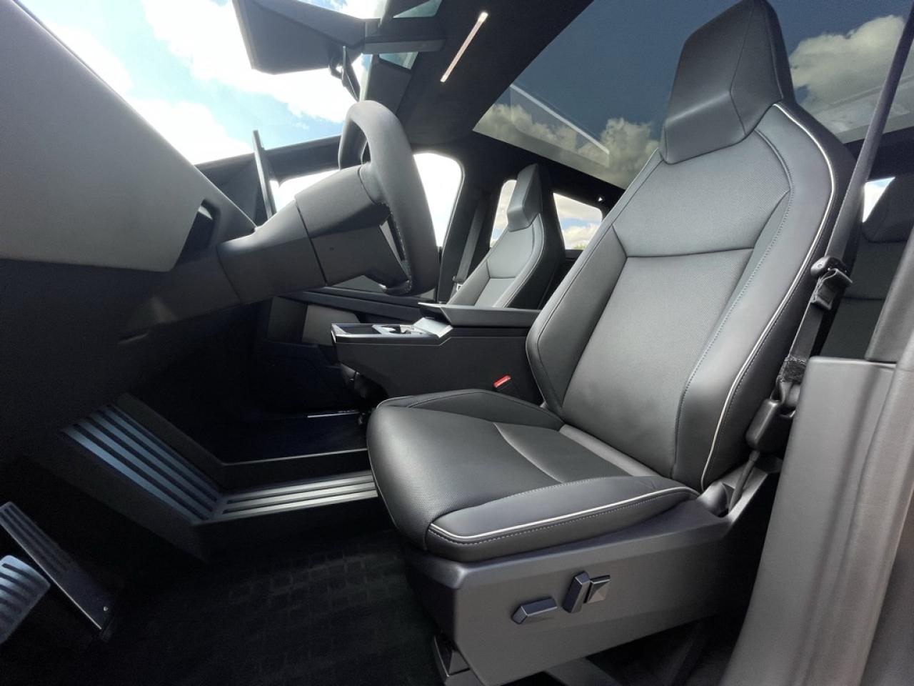 2024 Tesla Cybertruck Foundation AWD Photo