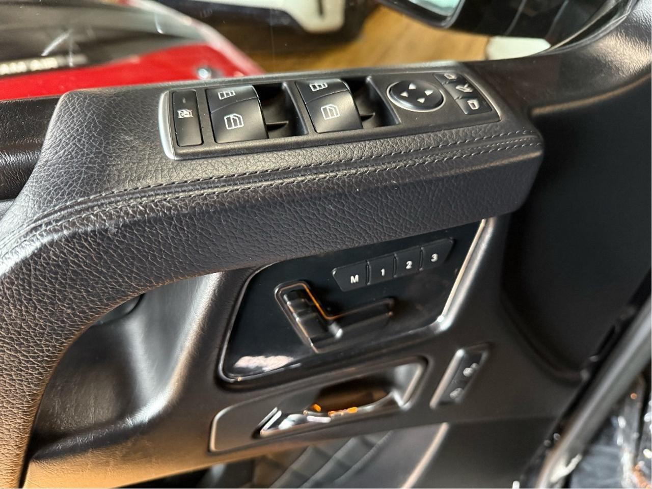 2018 Mercedes-Benz G-Class AMG G 63 4MATIC AWD FullyLoaded CleanCarfax LowKMs Photo