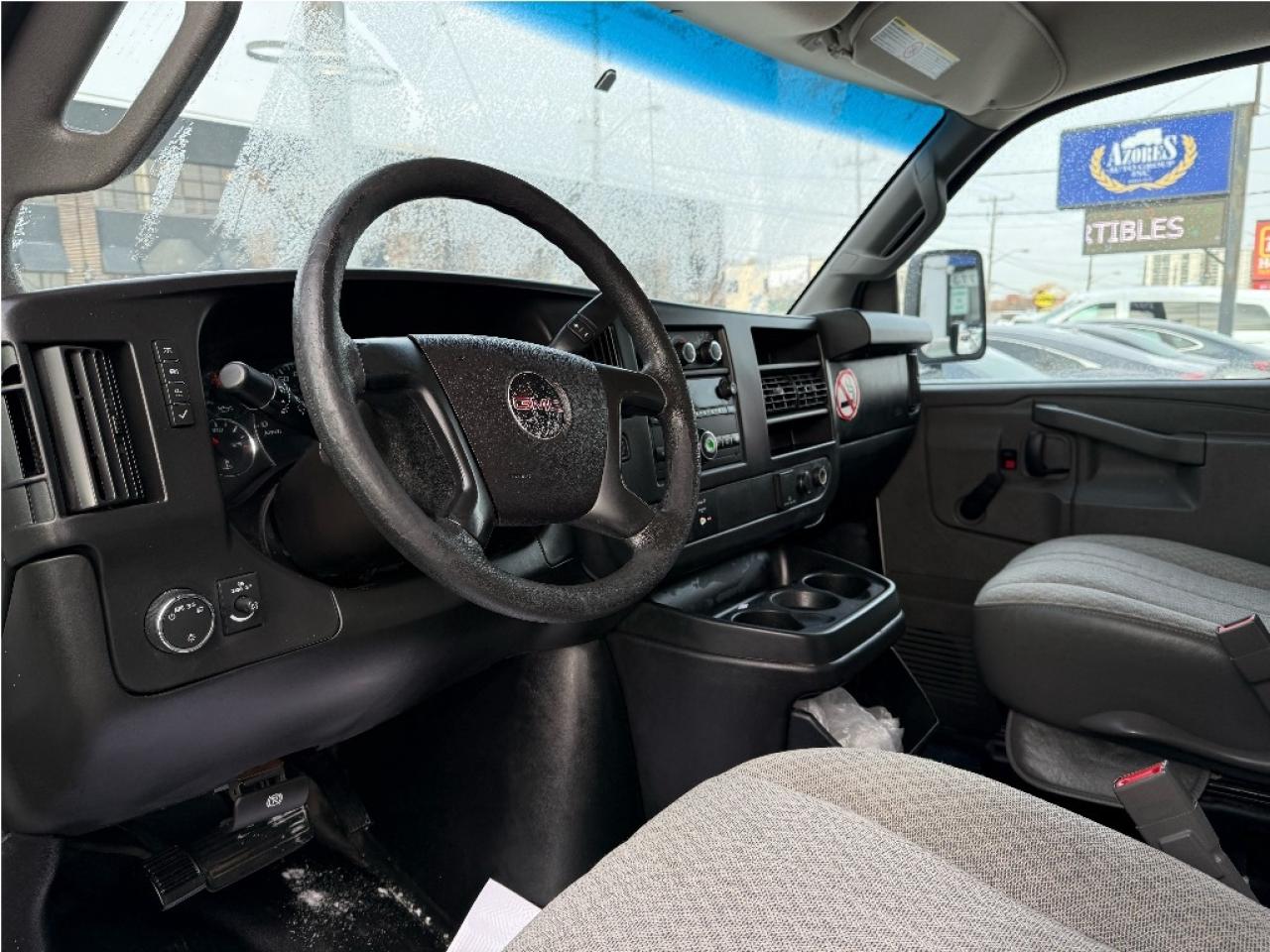 2016 GMC Savana 14 Foot Box 3500 Only 95,976km Certified Photo3