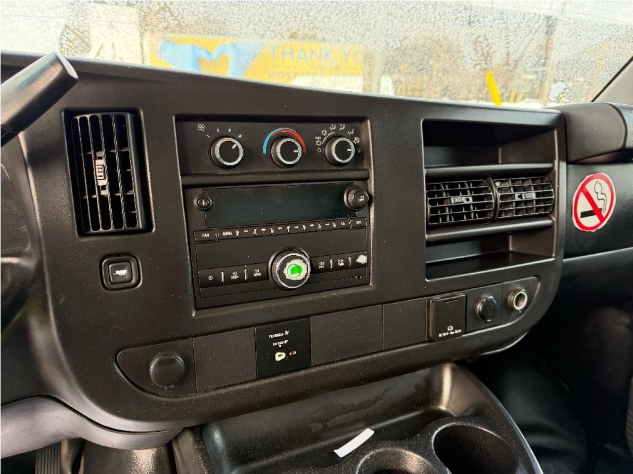 2016 GMC Savana 14 Foot Box 3500 Only 95,976km Certified Photo