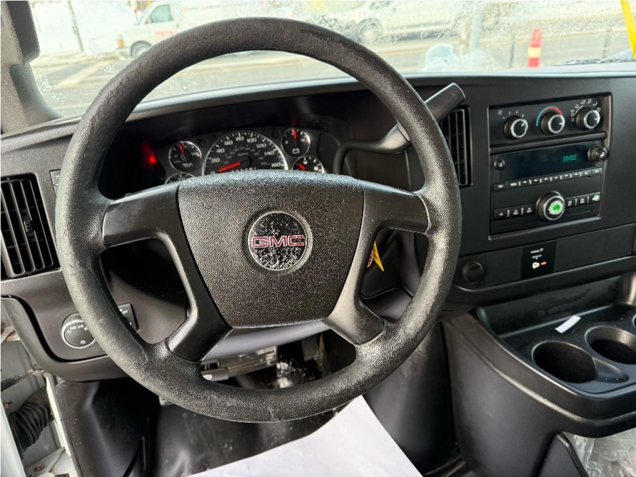 2016 GMC Savana 14 Foot Box 3500 Only 95,976km Certified Photo