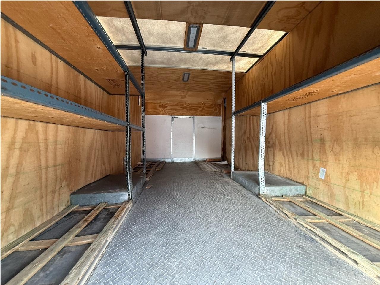 2016 GMC Savana 14 Foot Box 3500 Only 95,976km Certified Photo