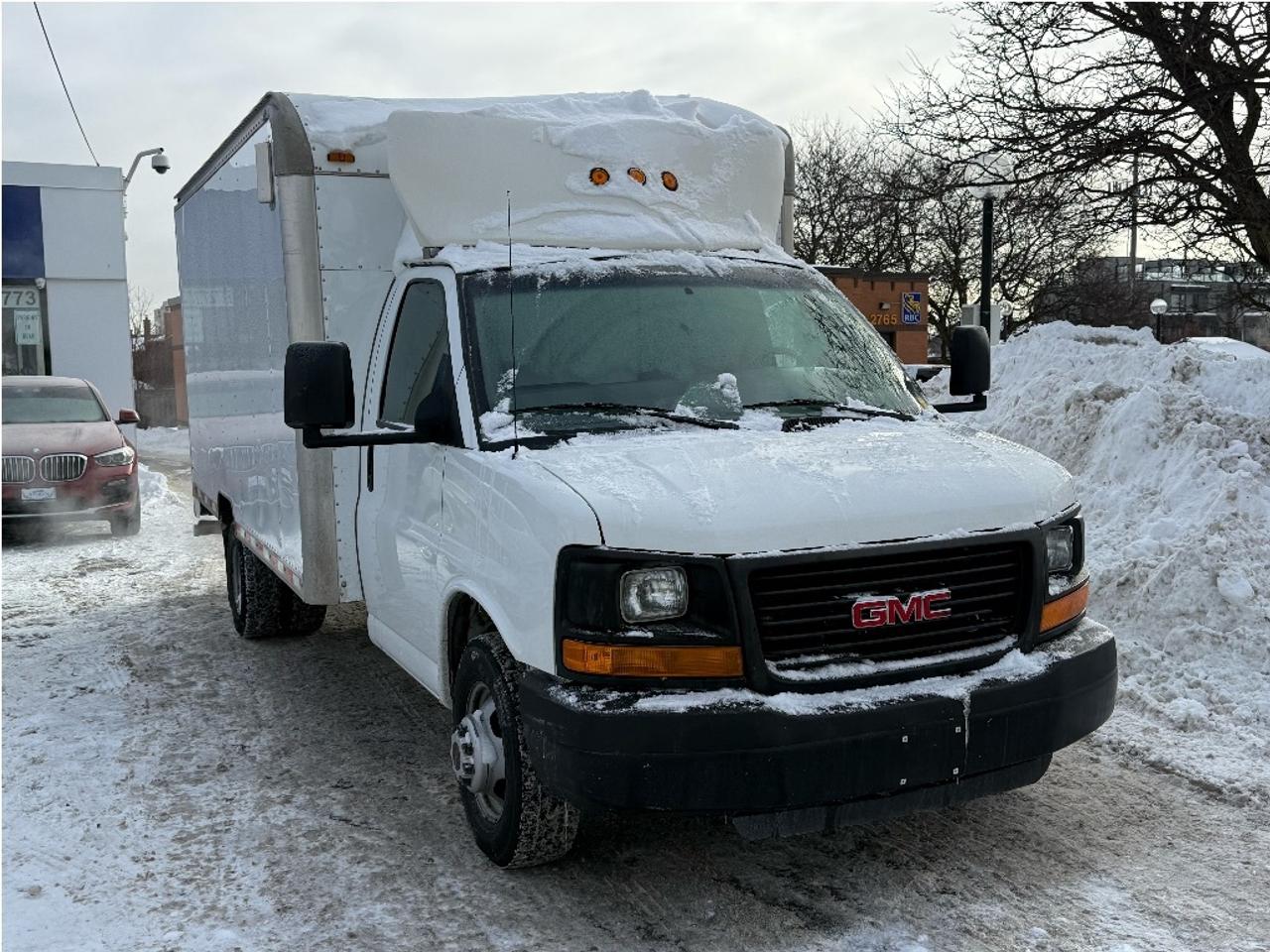 2016 GMC Savana 14 Foot Box 3500 Only 95,976km Certified Photo