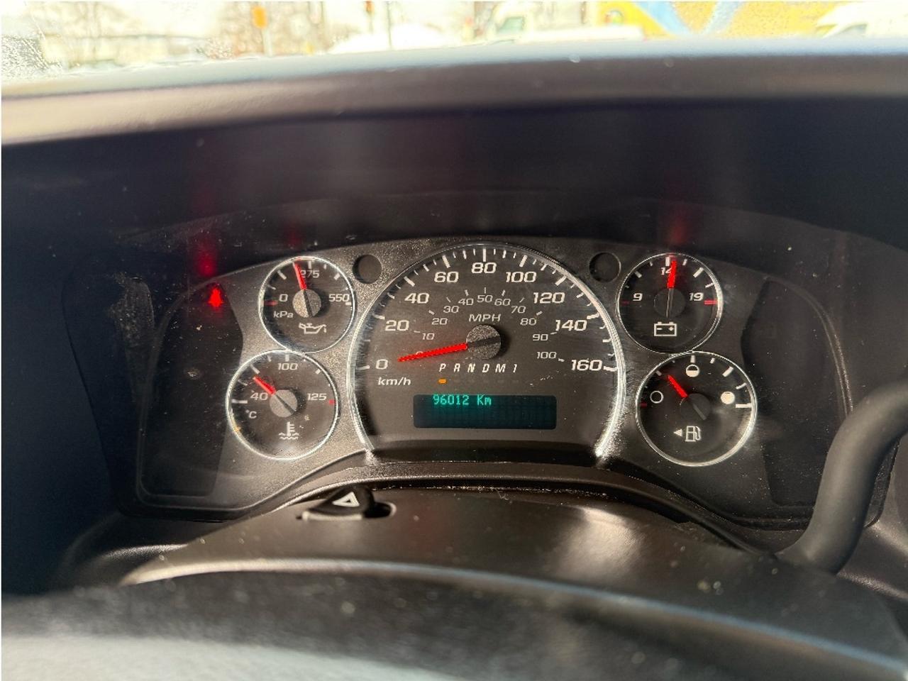 2016 GMC Savana 14 Foot Box 3500 Only 95,976km Certified Photo