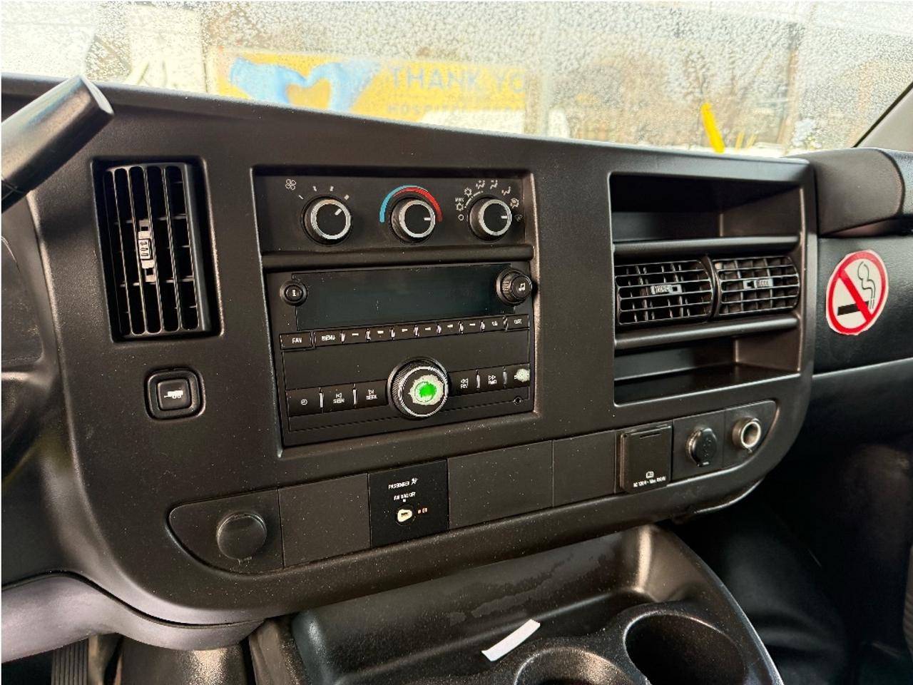 2016 GMC Savana 14 Foot Box 3500 Only 95,976km Certified Photo