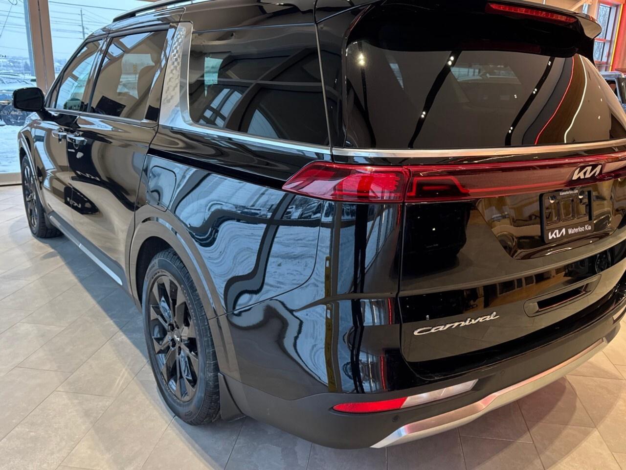 2022 Kia Carnival SX FWD Photo