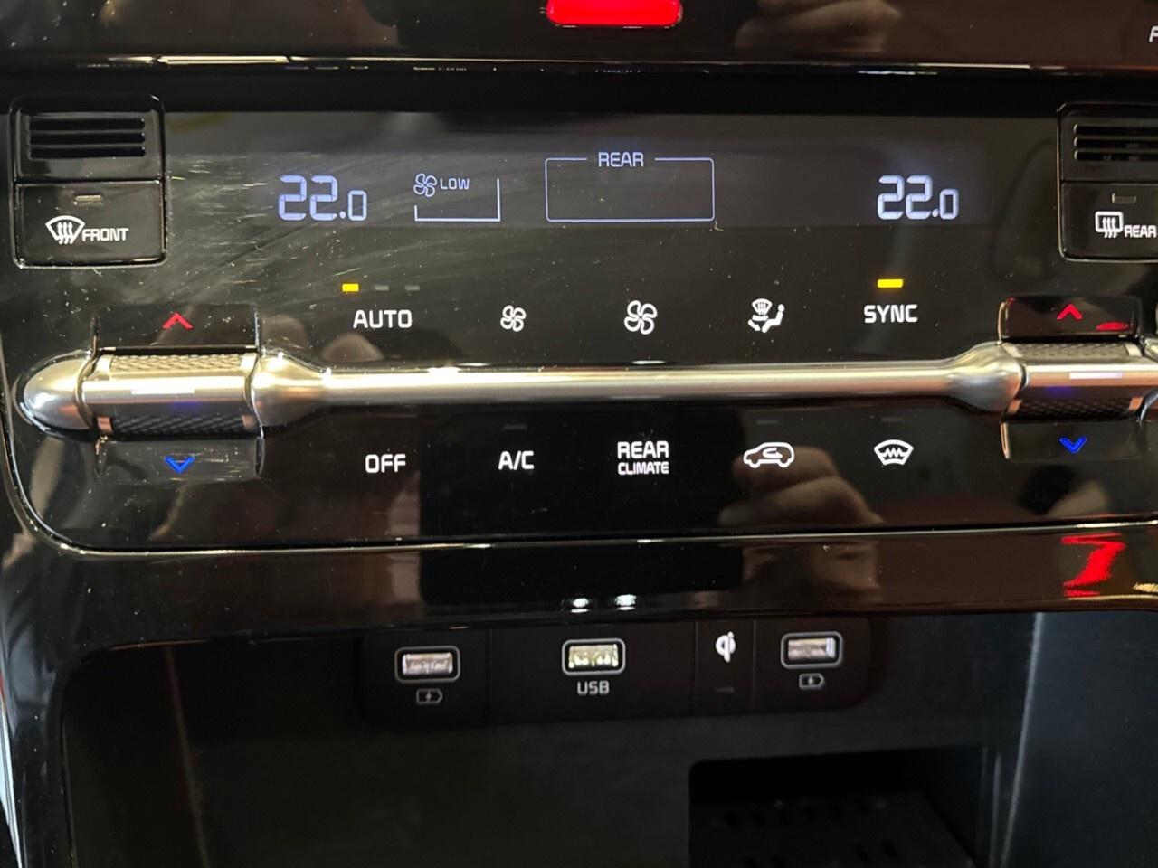 2022 Kia Carnival SX FWD Photo