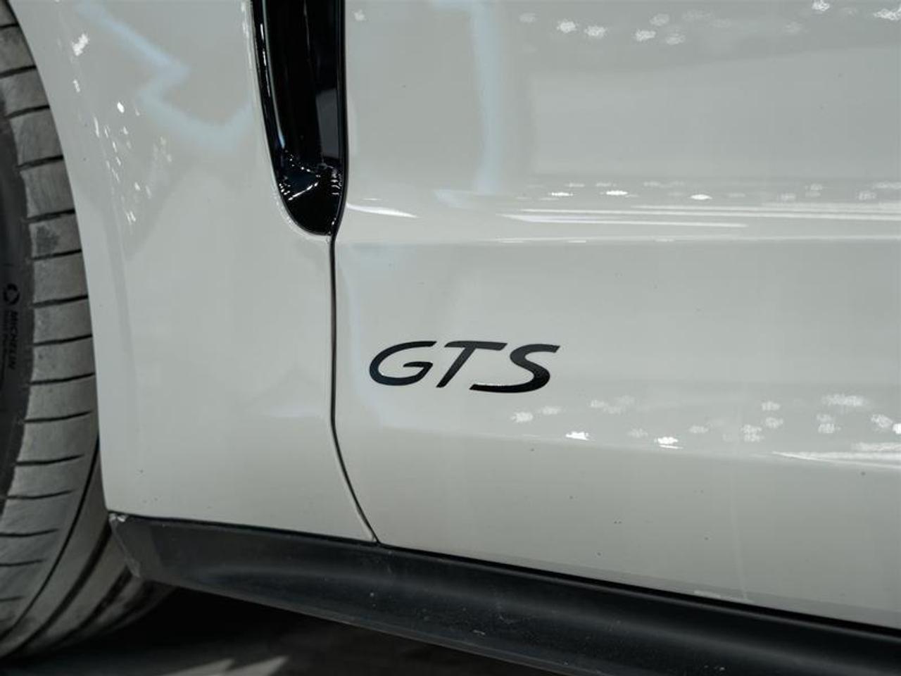 13548437