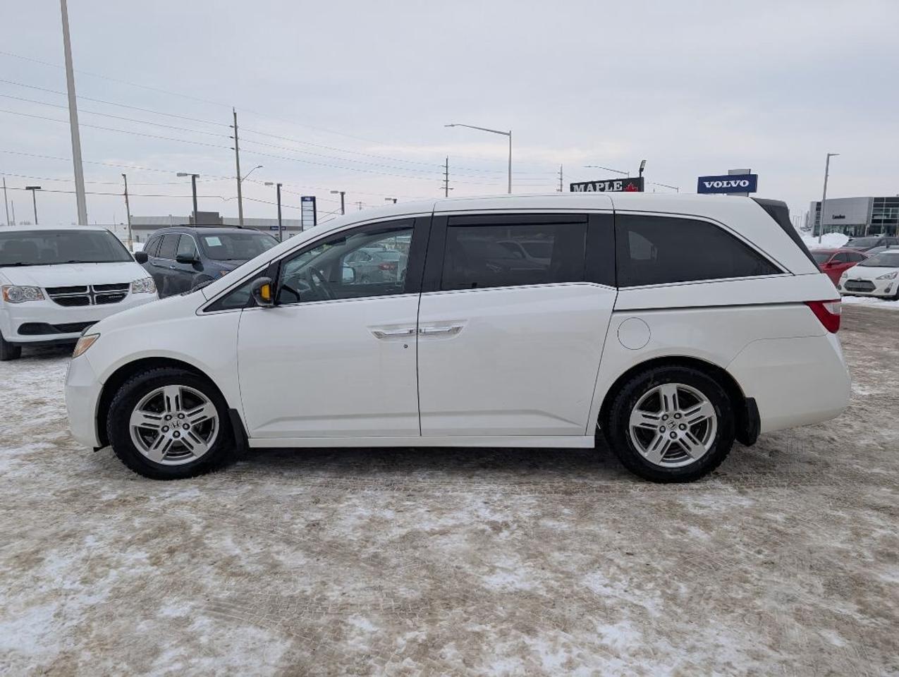 2013 Honda Odyssey Touring   NAV   LEATHER   SUNROOF   CAMERA Photo