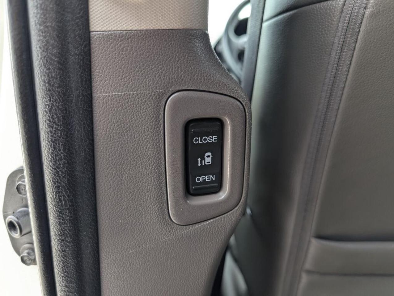 2013 Honda Odyssey Touring   NAV   LEATHER   SUNROOF   CAMERA Photo