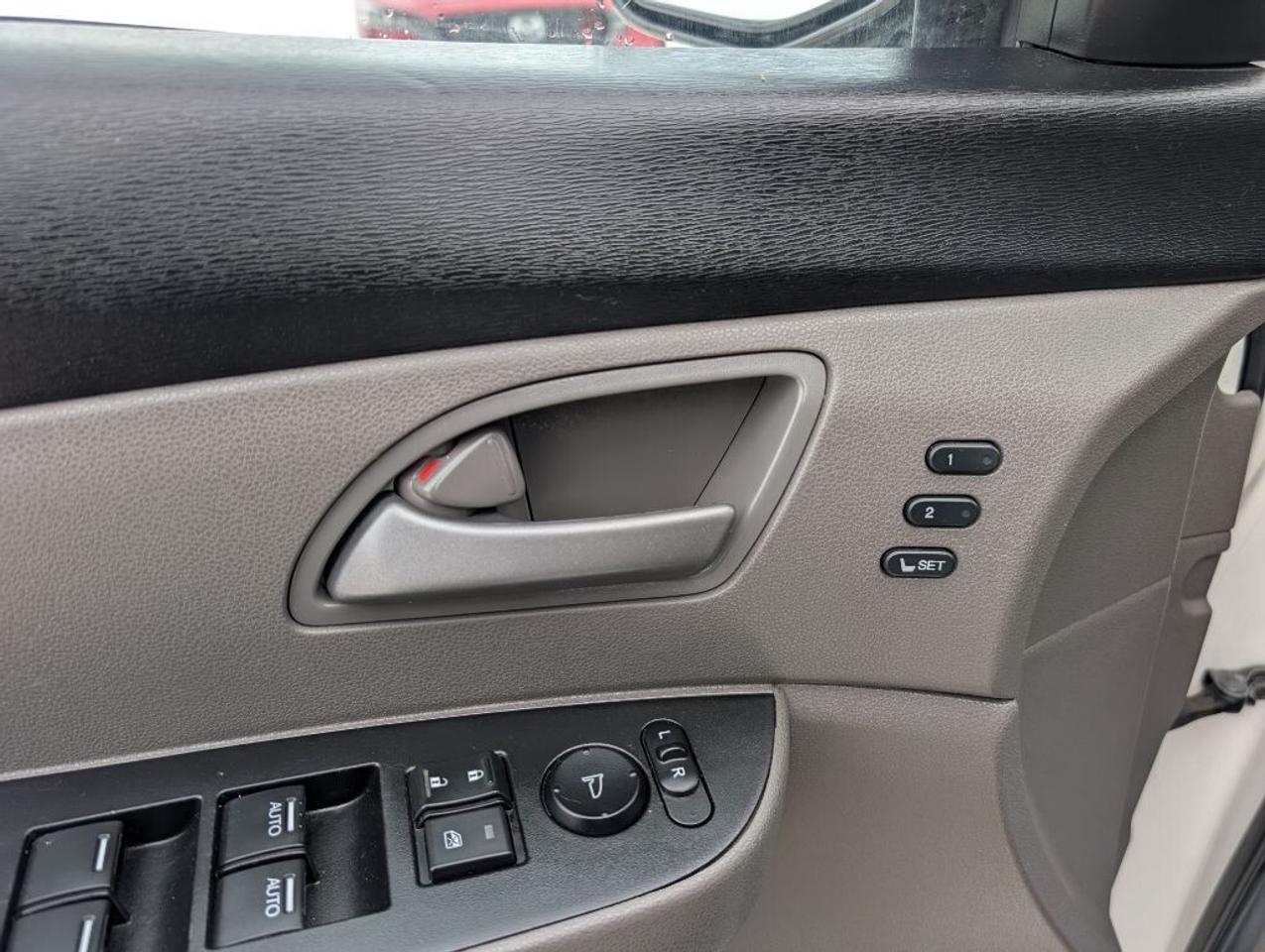 2013 Honda Odyssey Touring   NAV   LEATHER   SUNROOF   CAMERA Photo