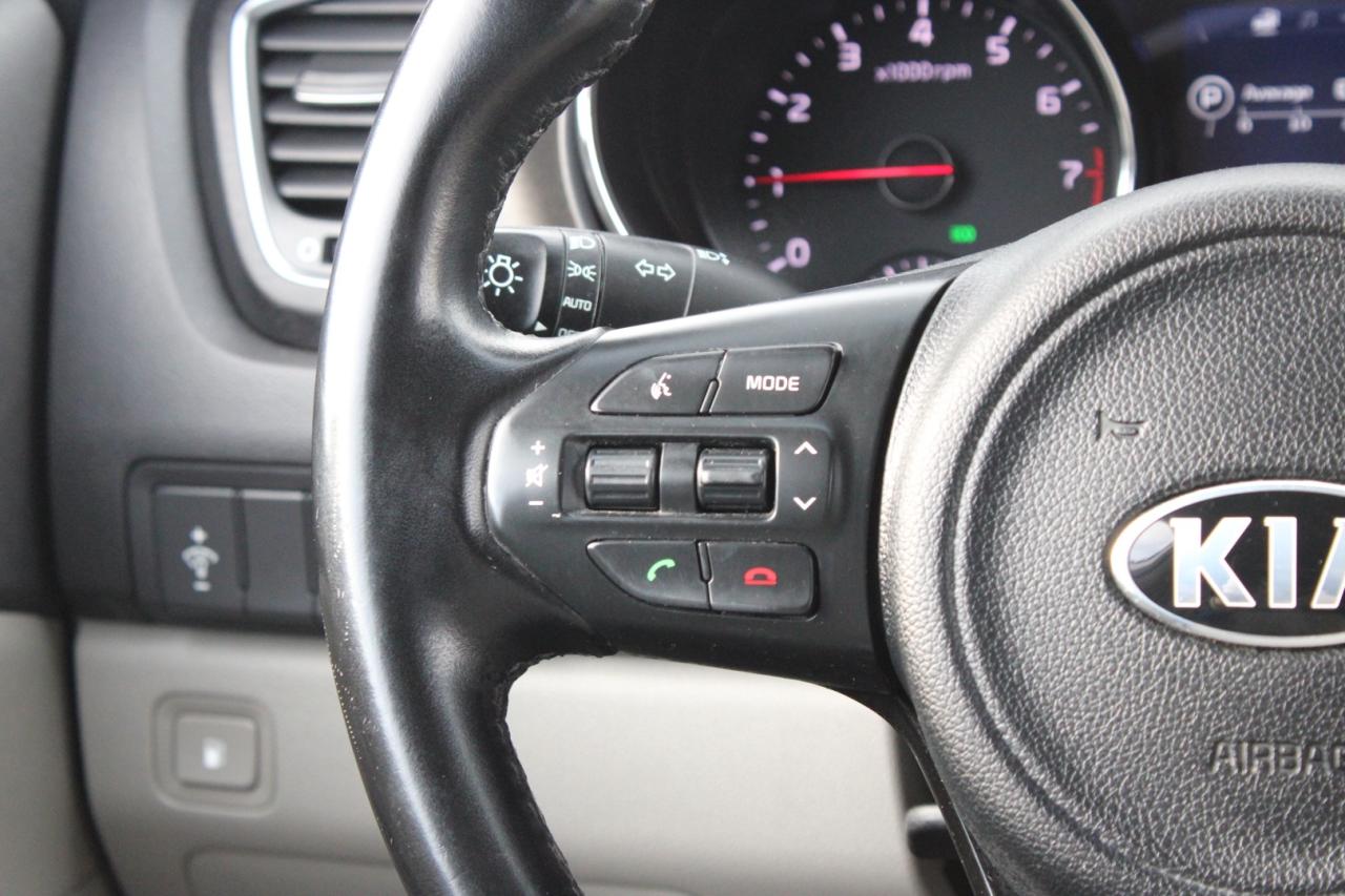 2016 Kia Sedona LX   No Accident   Safety Certified   8 Passenger Photo