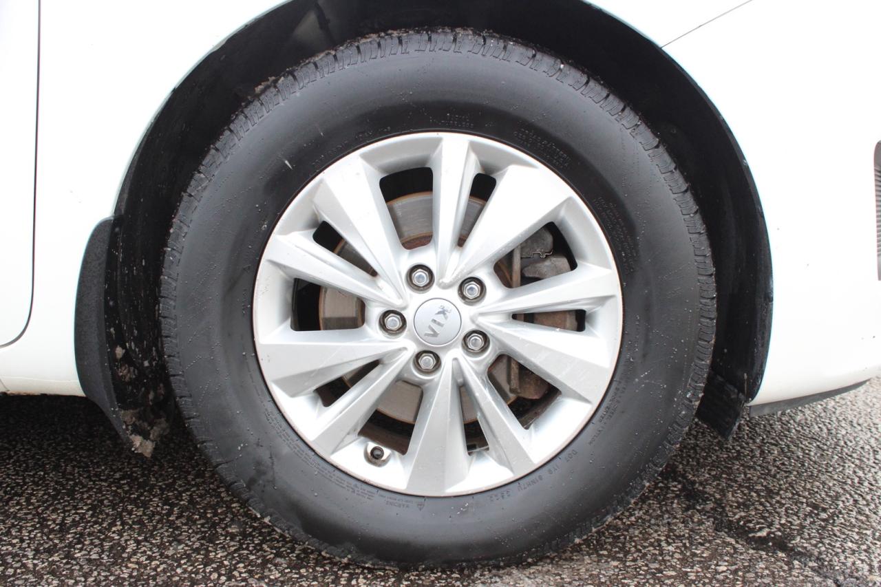 2016 Kia Sedona LX   No Accident   Safety Certified   8 Passenger Photo