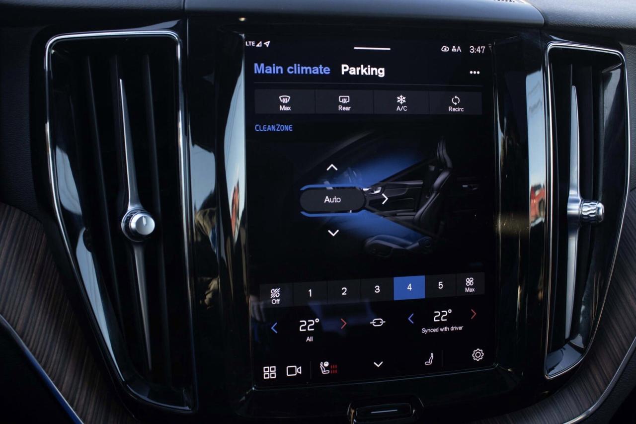 2023 Volvo XC60 B5 Plus Dark AWD   No Accident   Clean Carfax Photo