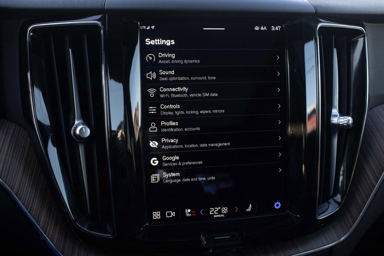 2023 Volvo XC60 B5 Plus Dark AWD   No Accident   Clean Carfax Photo