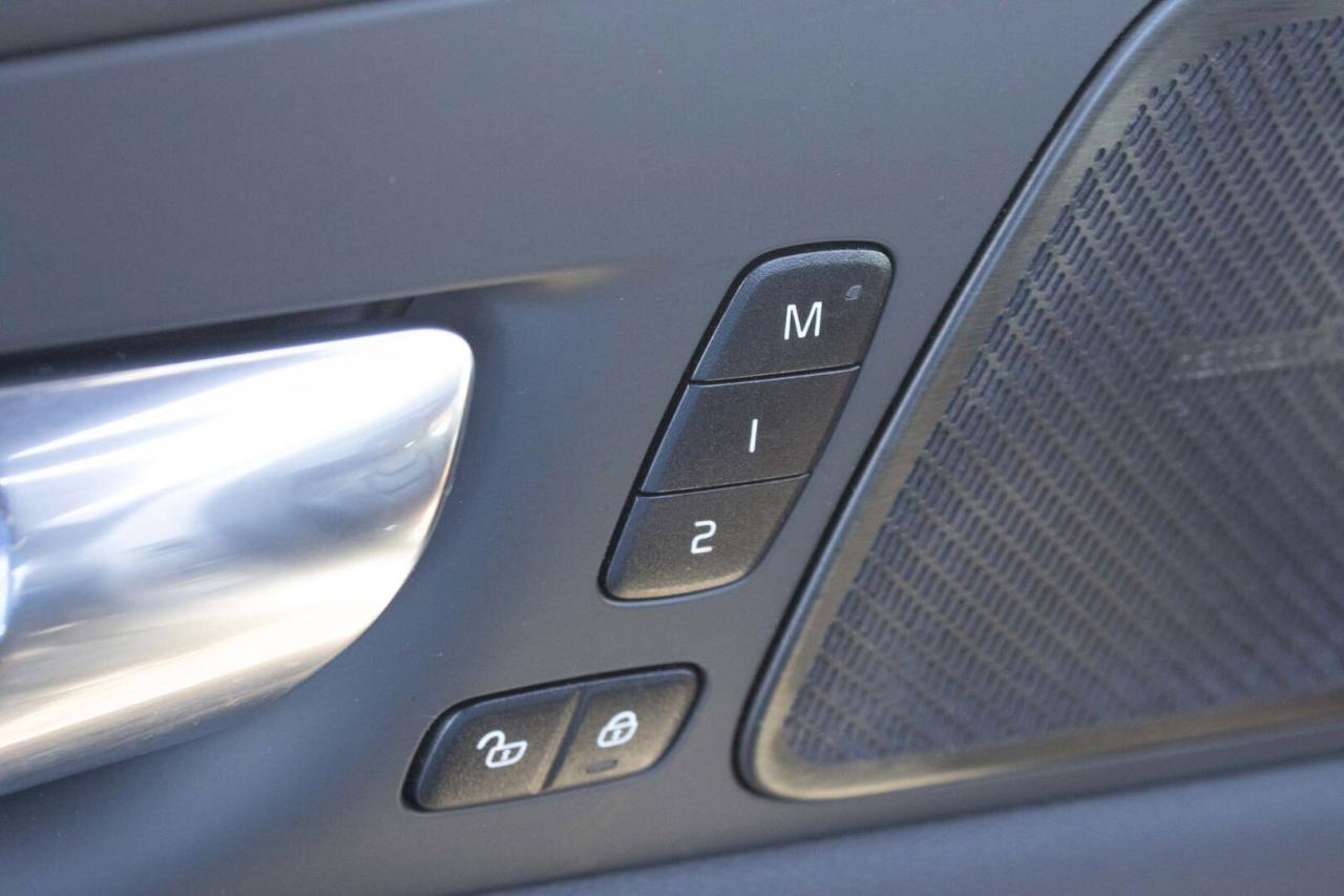 2023 Volvo XC60 B5 Plus Dark AWD   No Accident   Clean Carfax Photo