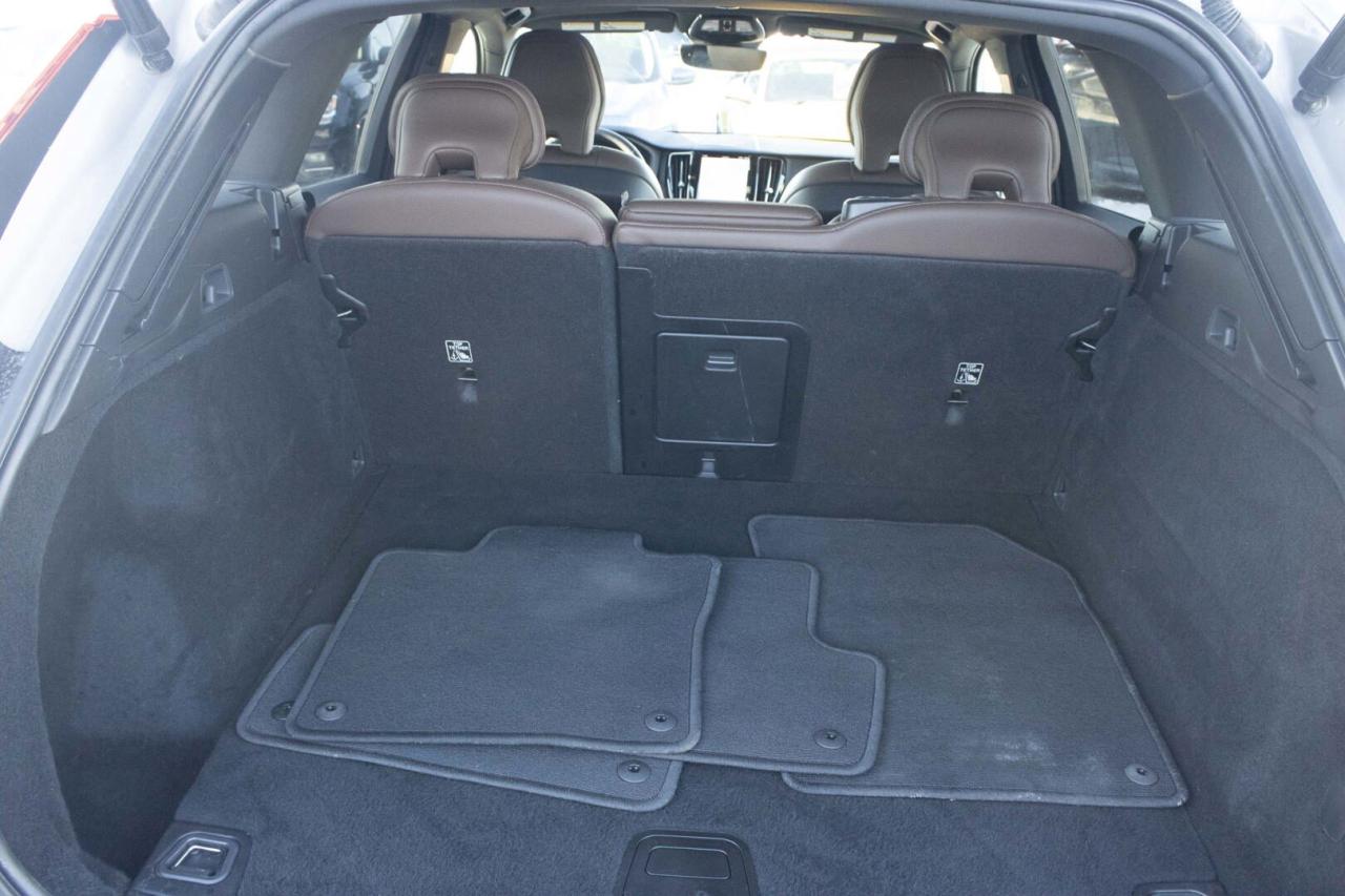 2023 Volvo XC60 B5 Plus Dark AWD   No Accident   Clean Carfax Photo