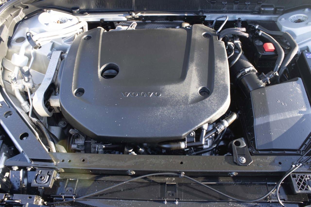 2023 Volvo XC60 B5 Plus Dark AWD   No Accident   Clean Carfax Photo