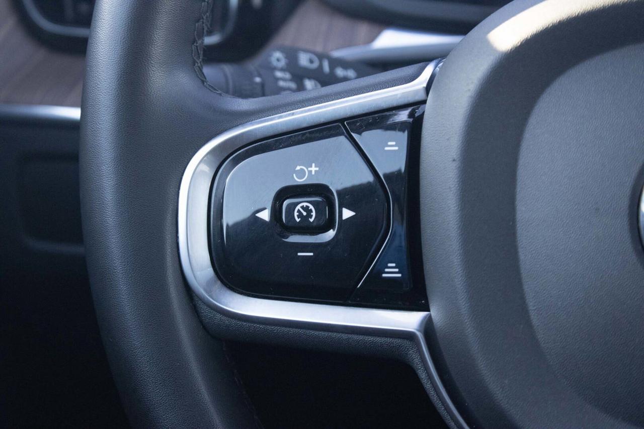 2023 Volvo XC60 B5 Plus Dark AWD   No Accident   Clean Carfax Photo