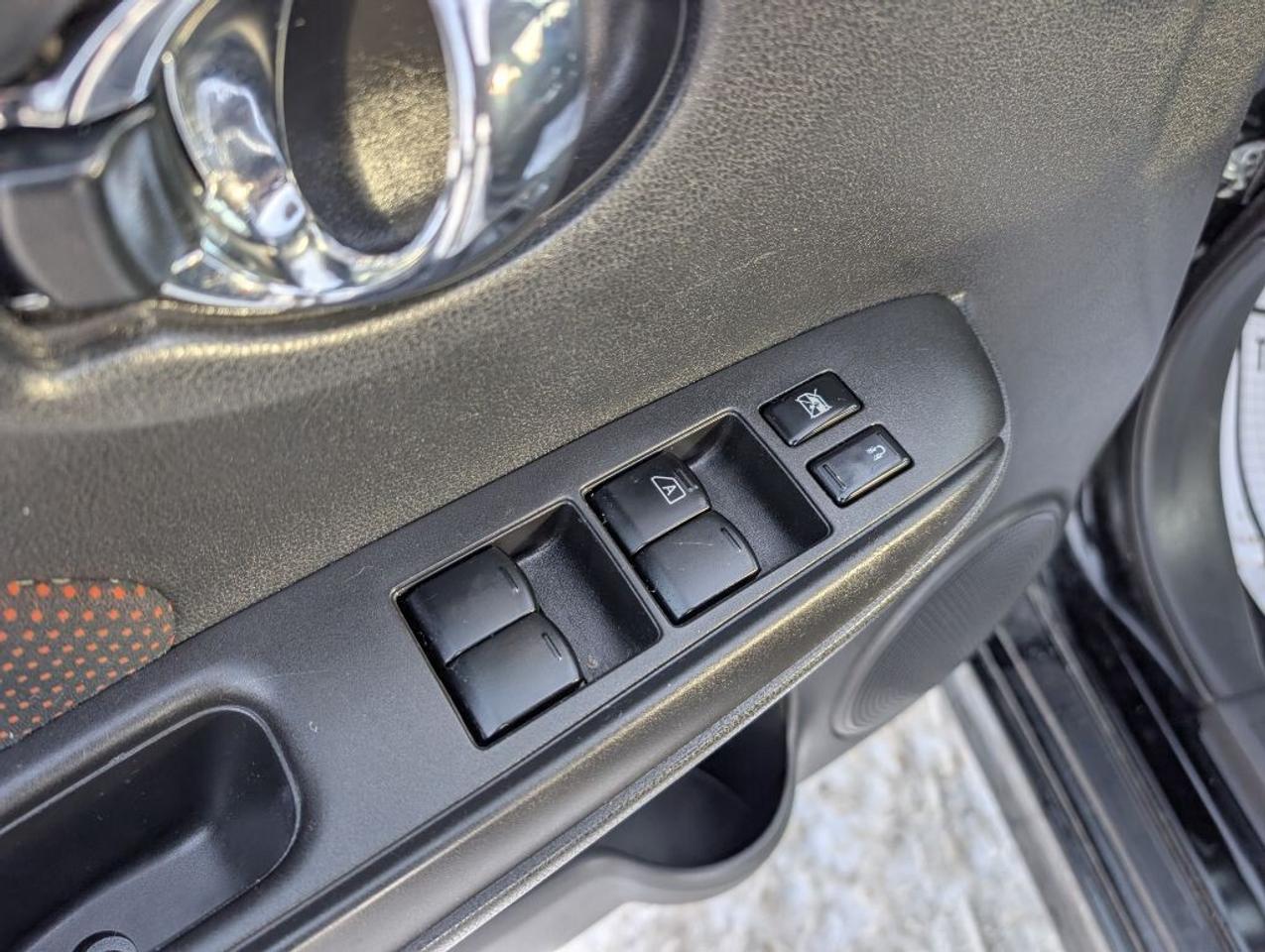 2018 Nissan Versa Note SR   NAV   CAMERA   HTD SEATS   BLUETOOTH Photo