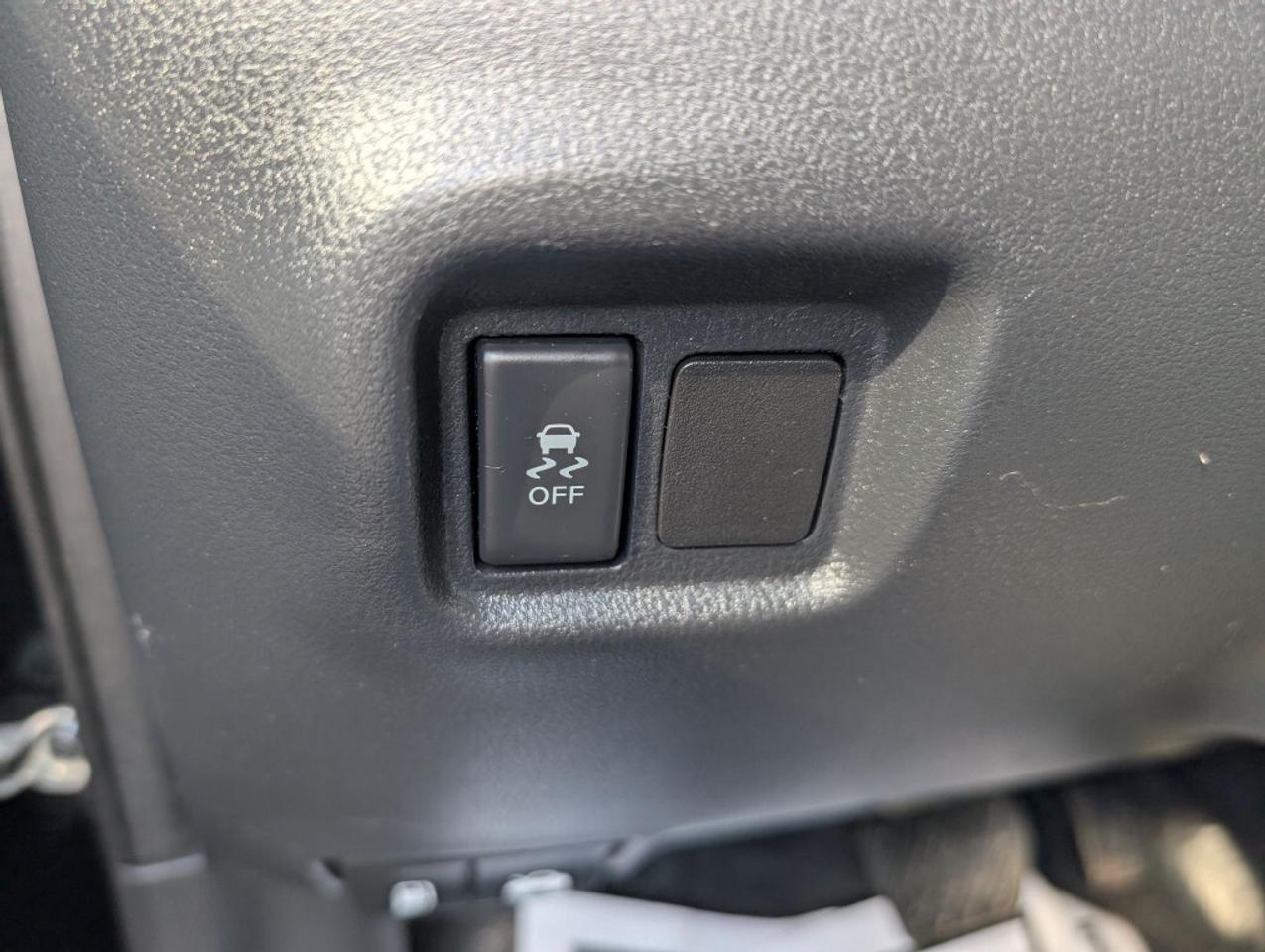 2018 Nissan Versa Note SR   NAV   CAMERA   HTD SEATS   BLUETOOTH Photo