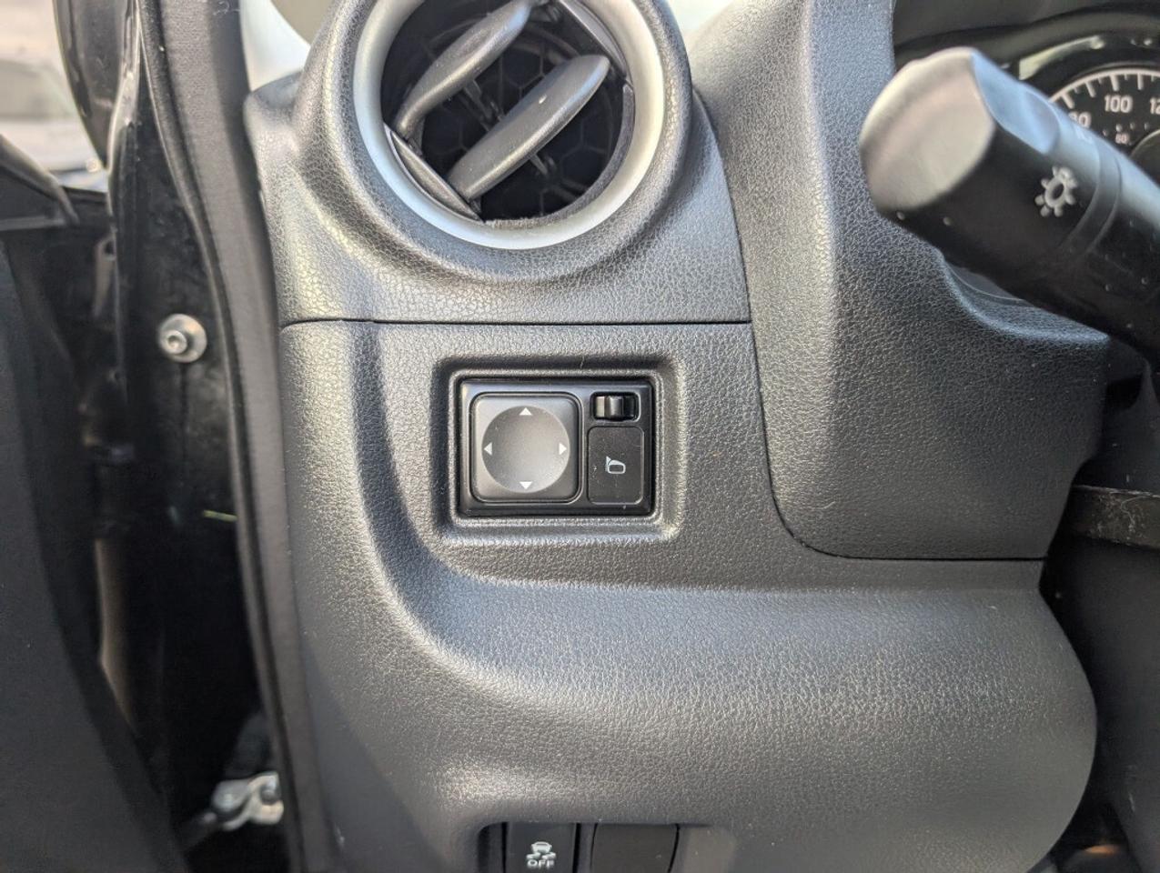2018 Nissan Versa Note SR   NAV   CAMERA   HTD SEATS   BLUETOOTH Photo