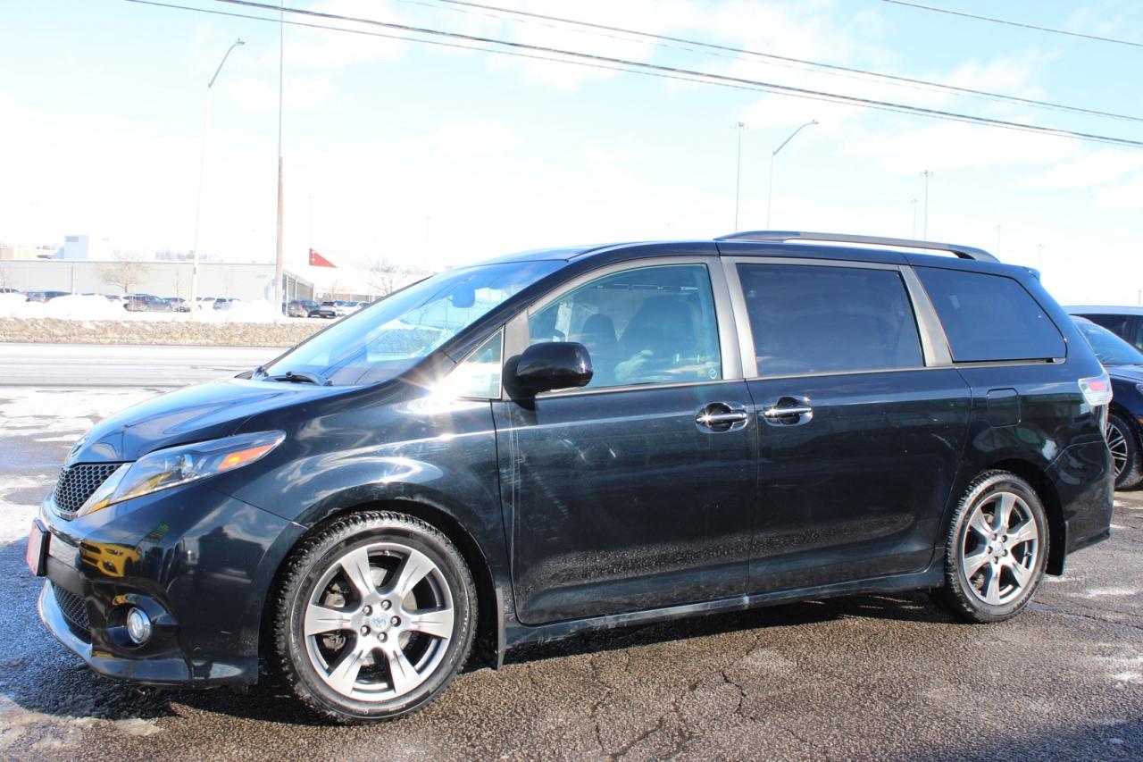 2017 Toyota Sienna SE 8-Passenger Safety Certified Photo2