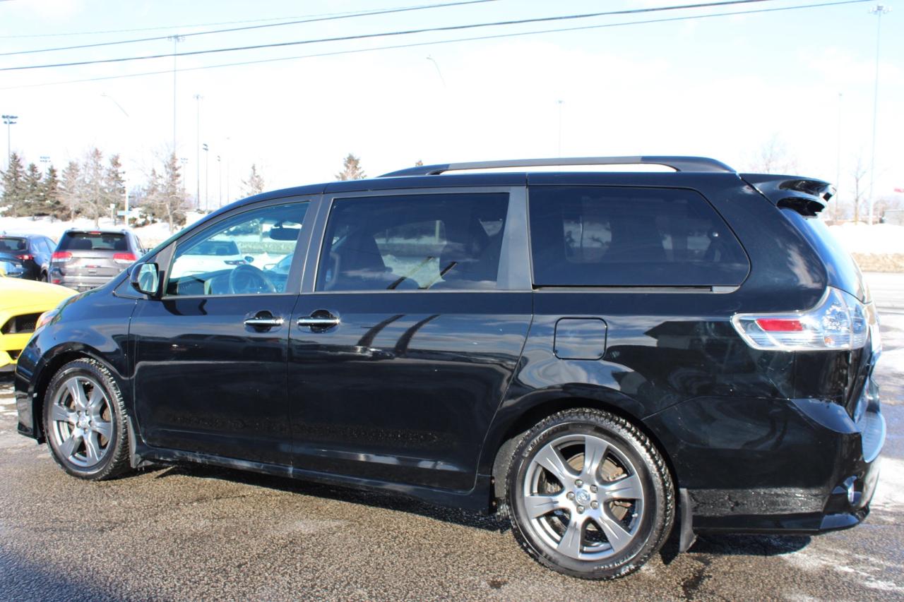 2017 Toyota Sienna SE 8-Passenger Safety Certified Photo