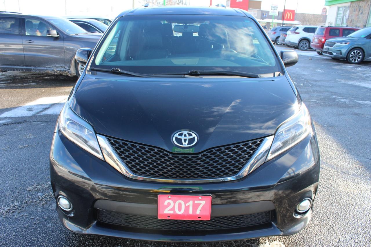 2017 Toyota Sienna SE 8-Passenger Safety Certified Photo