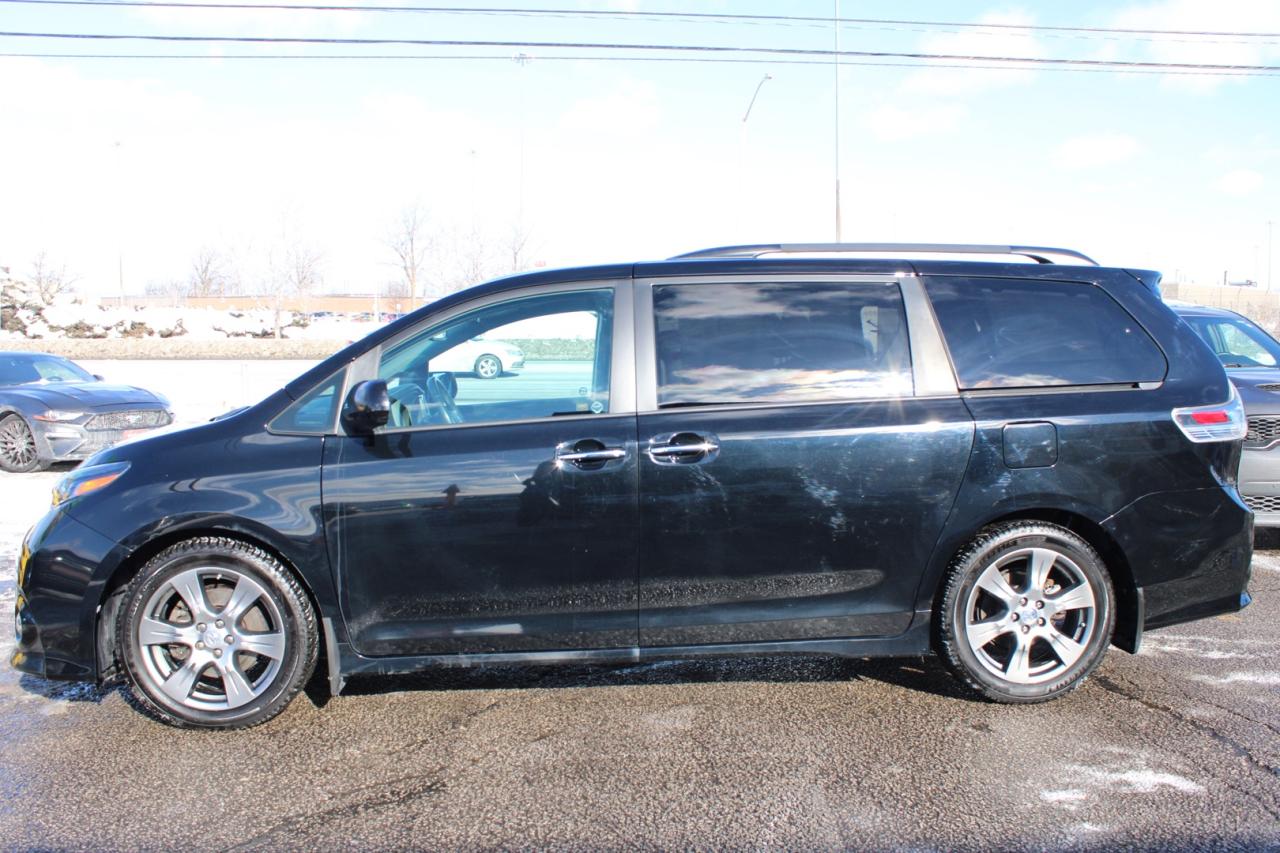 2017 Toyota Sienna SE 8-Passenger Safety Certified Photo